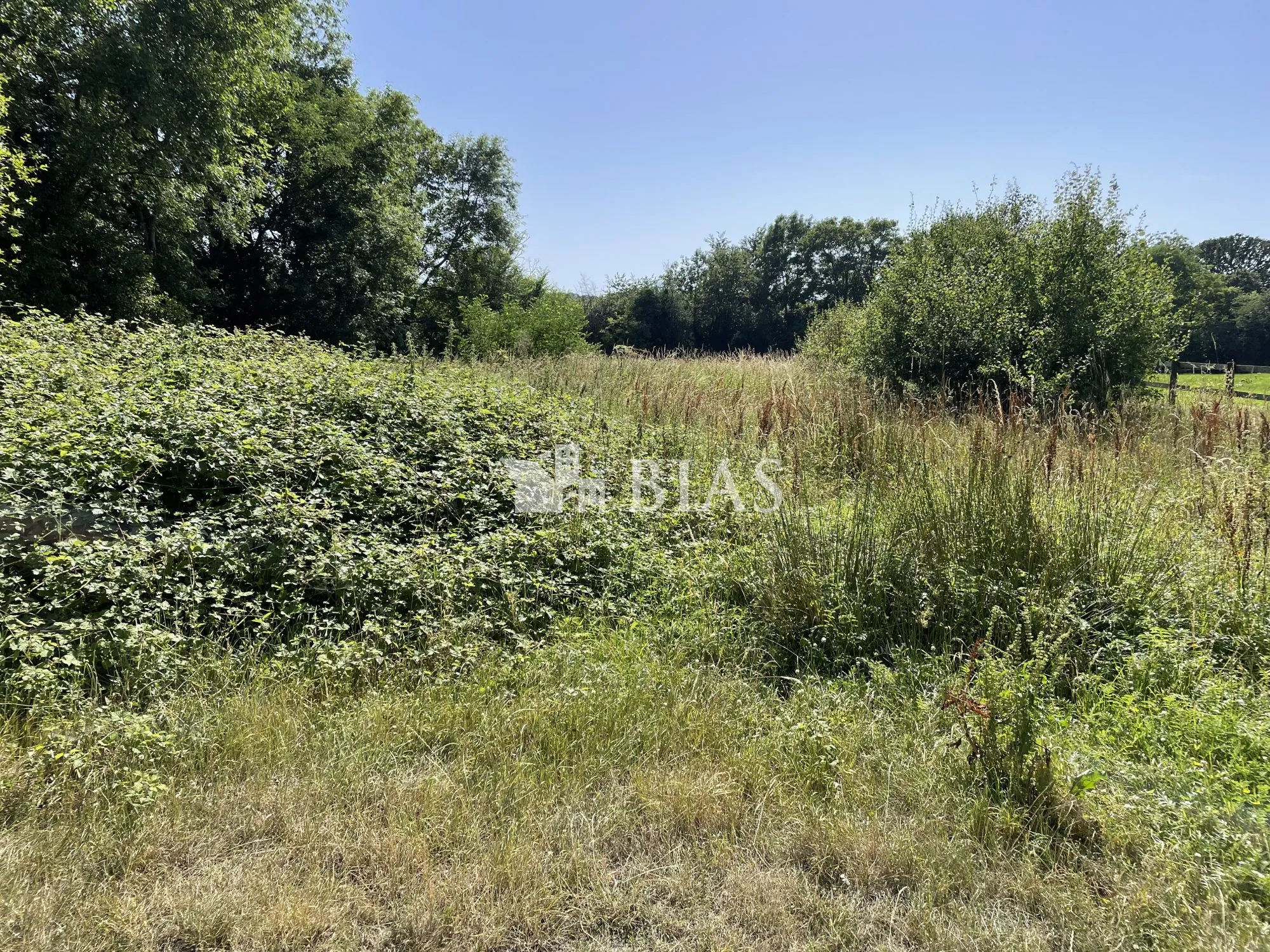 Terrain constructible de 2655 m² à Gonneville-sur-Honfleur proche des écoles