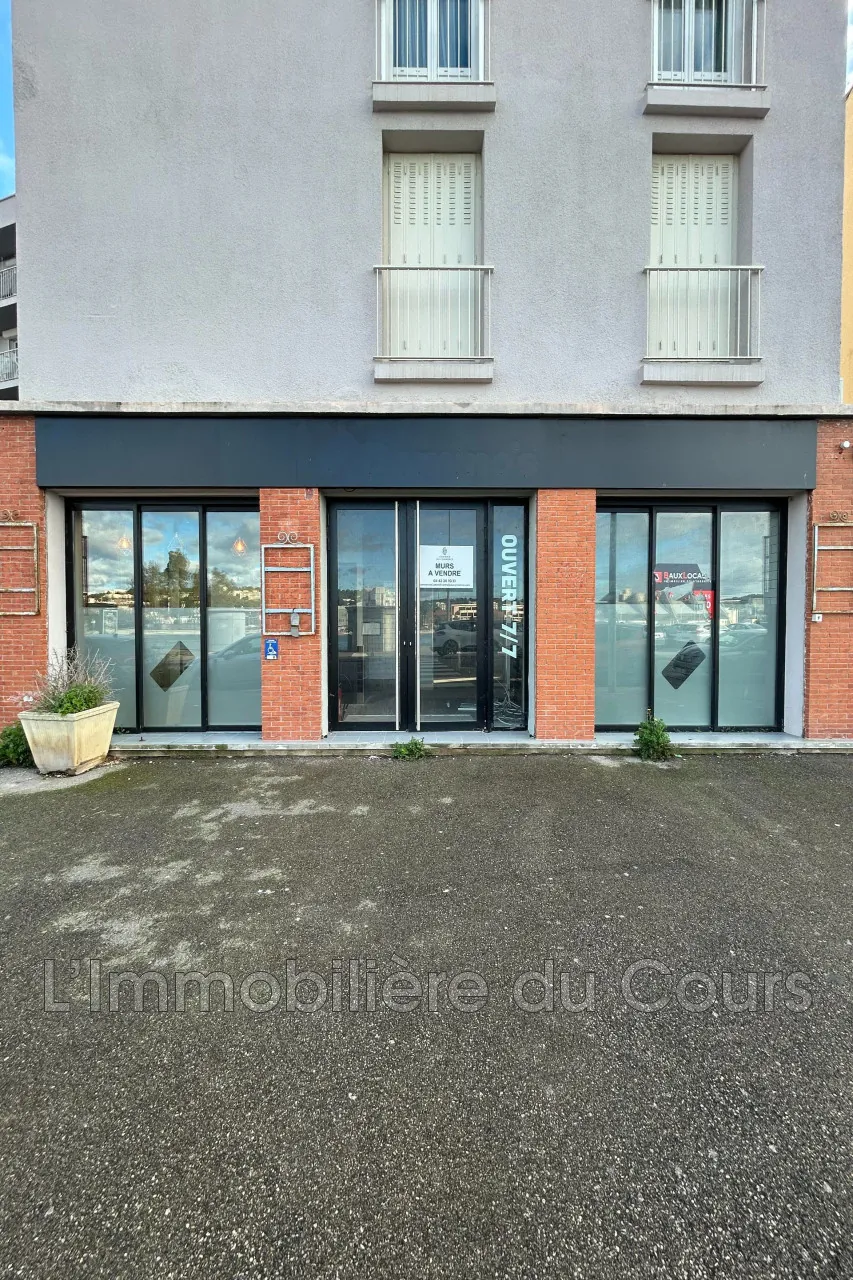 À vendre local commercial rénové de 89,46 m² à Martigues Jonquières