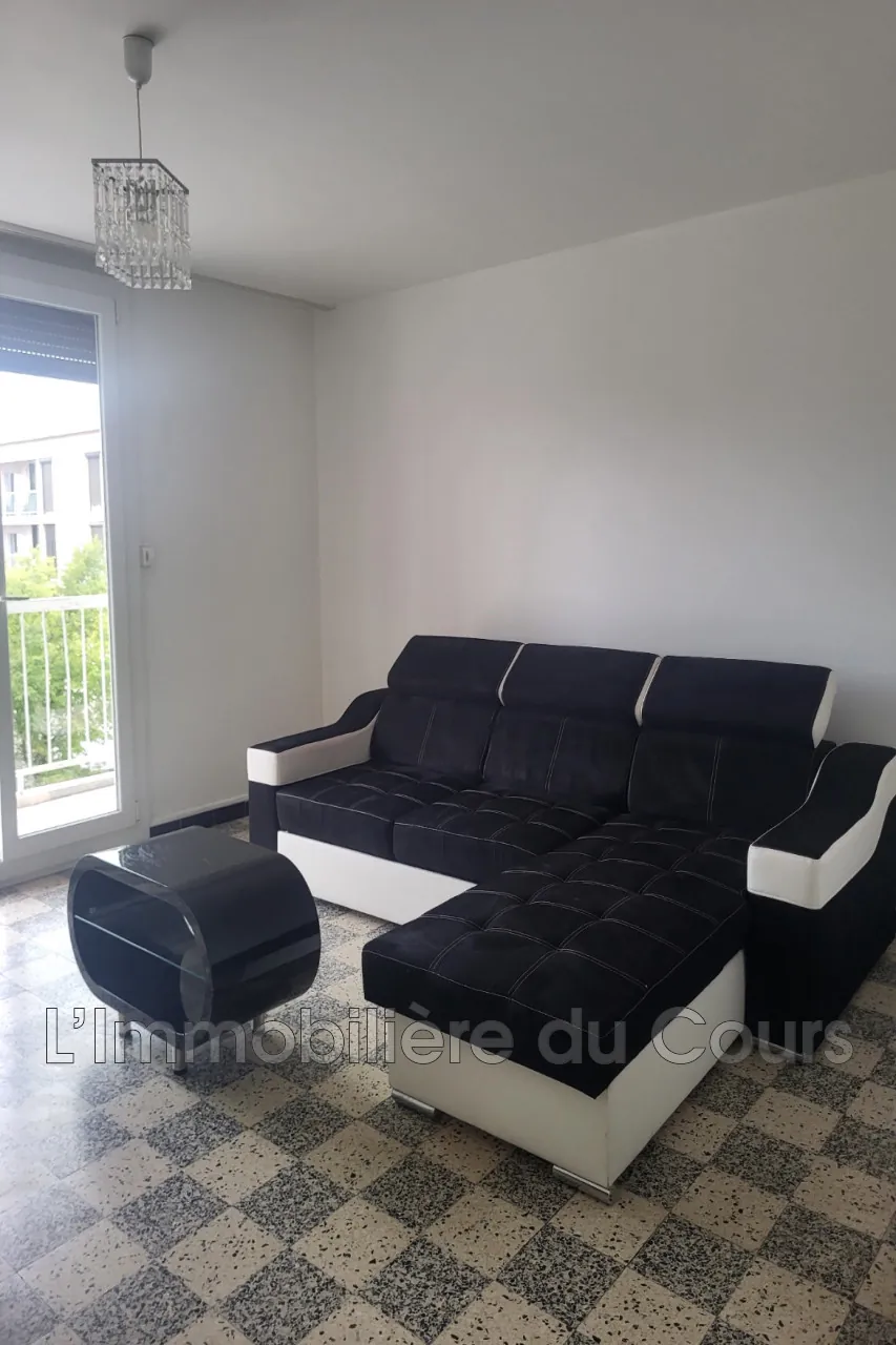 Appartement T3 lumineux avec balcon, cave et parking à Port-de-Bouc