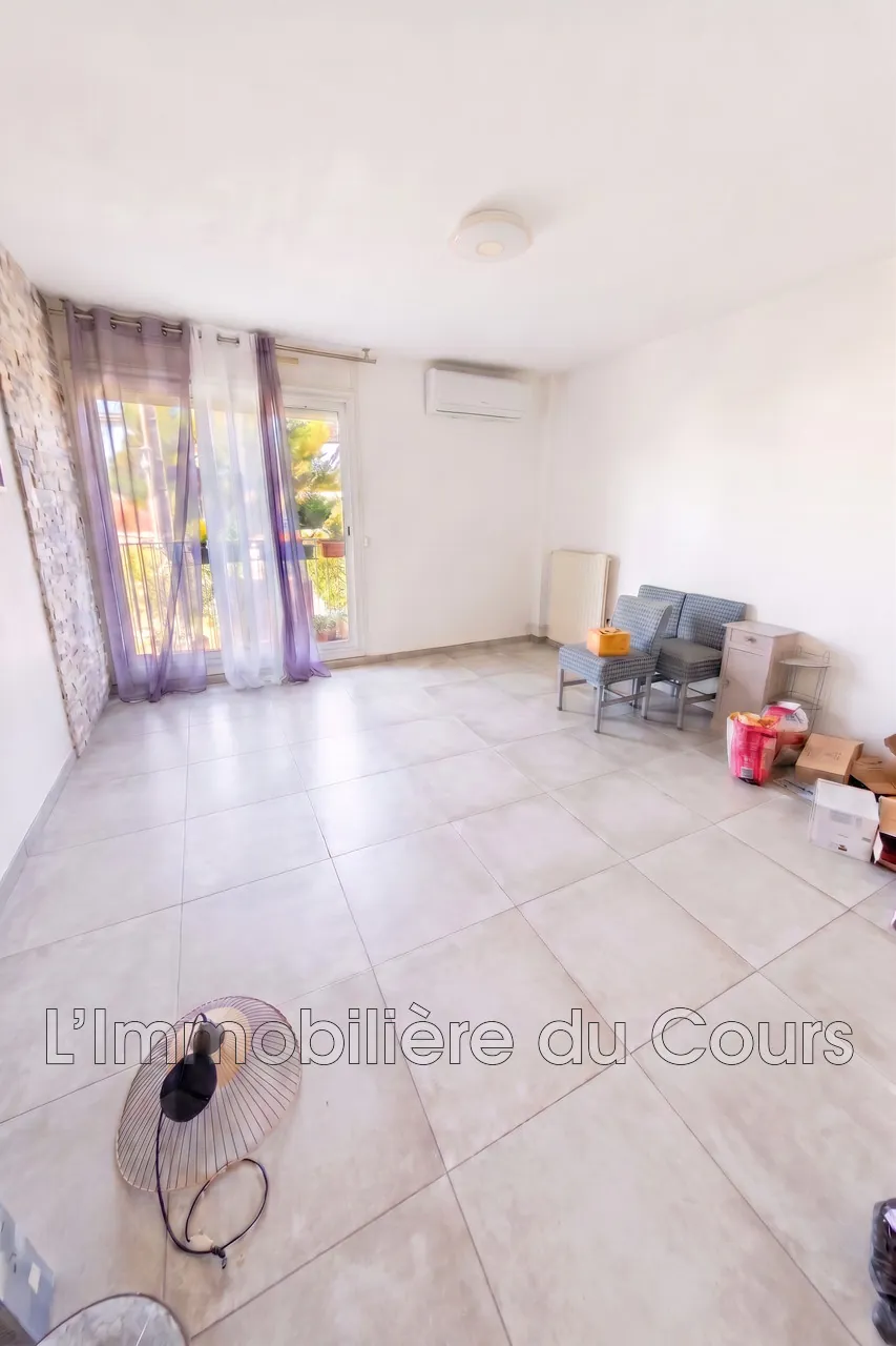 Grand T5 de 98 m² à Martigues Ferrières avec parking et cave
