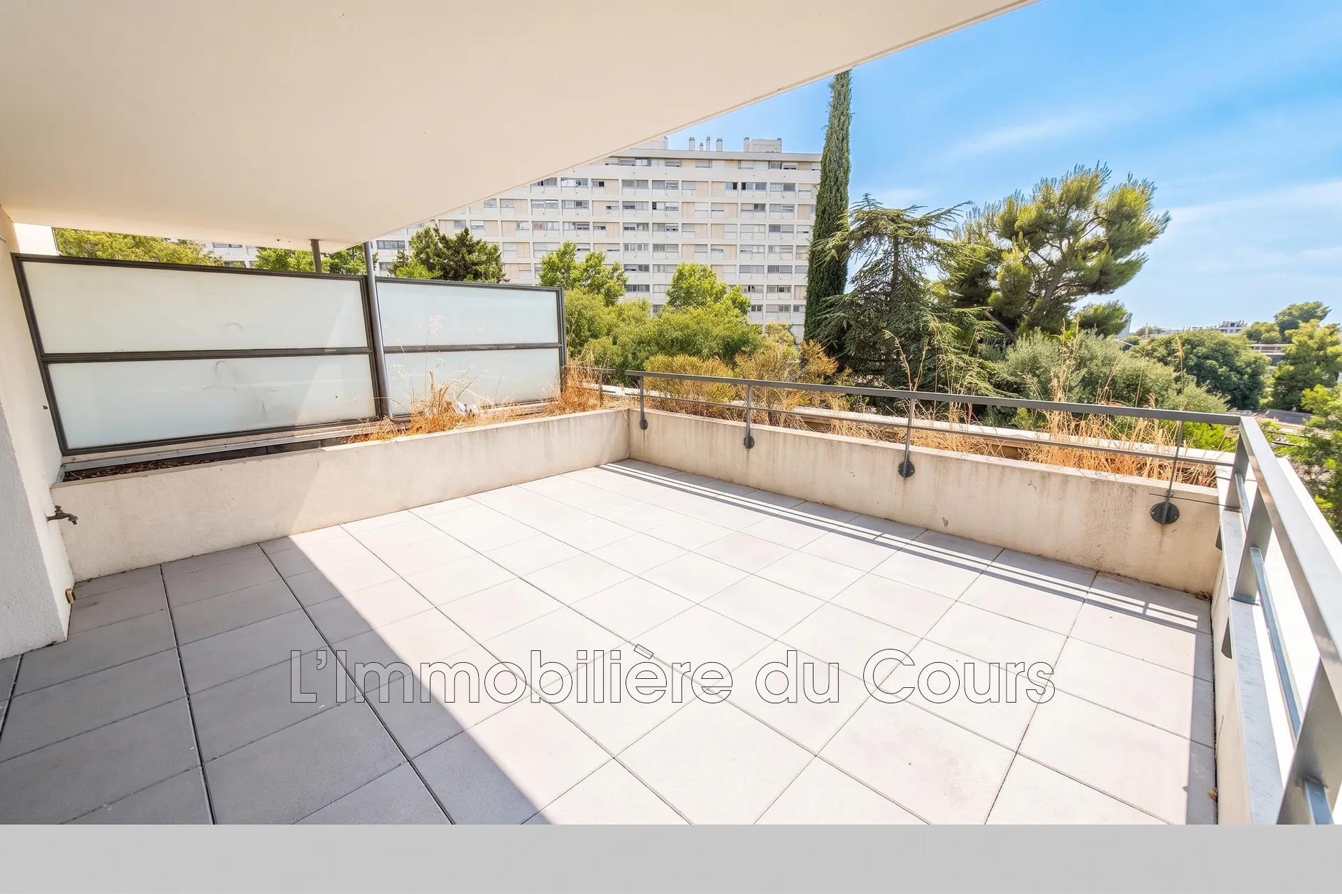 Magnifique Appartement T3 à Marseille avec Terrasse et Garage Disponible Immédiatement