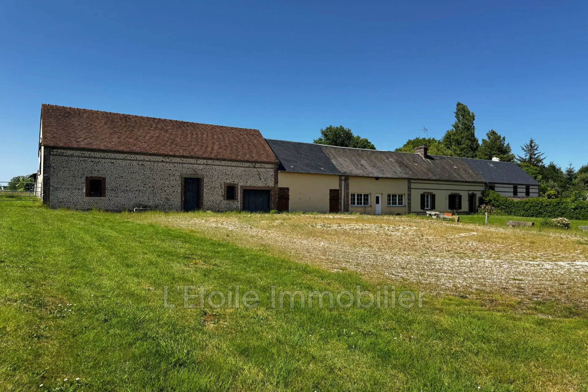 Vente propriété sur 8ha avec maison et dépendances à Mortagne-Au-Perche