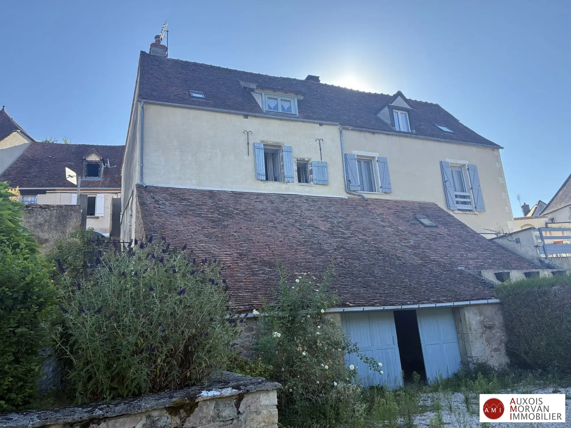 Maison à vendre à Semur-en-Auxois avec jardin et dépendance