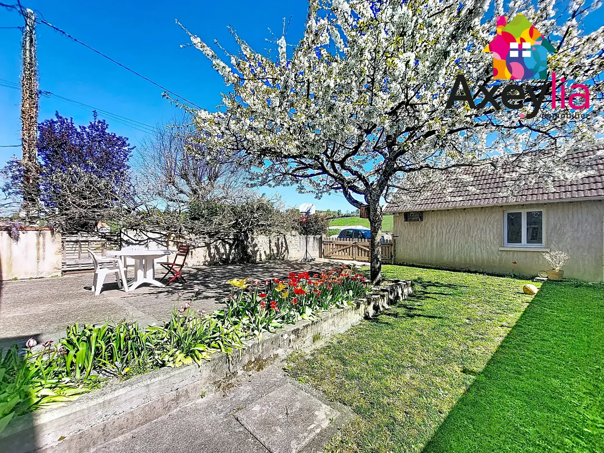 Maison à vendre à Marcigny avec 5 chambres, terrain et garages - Secteur calme