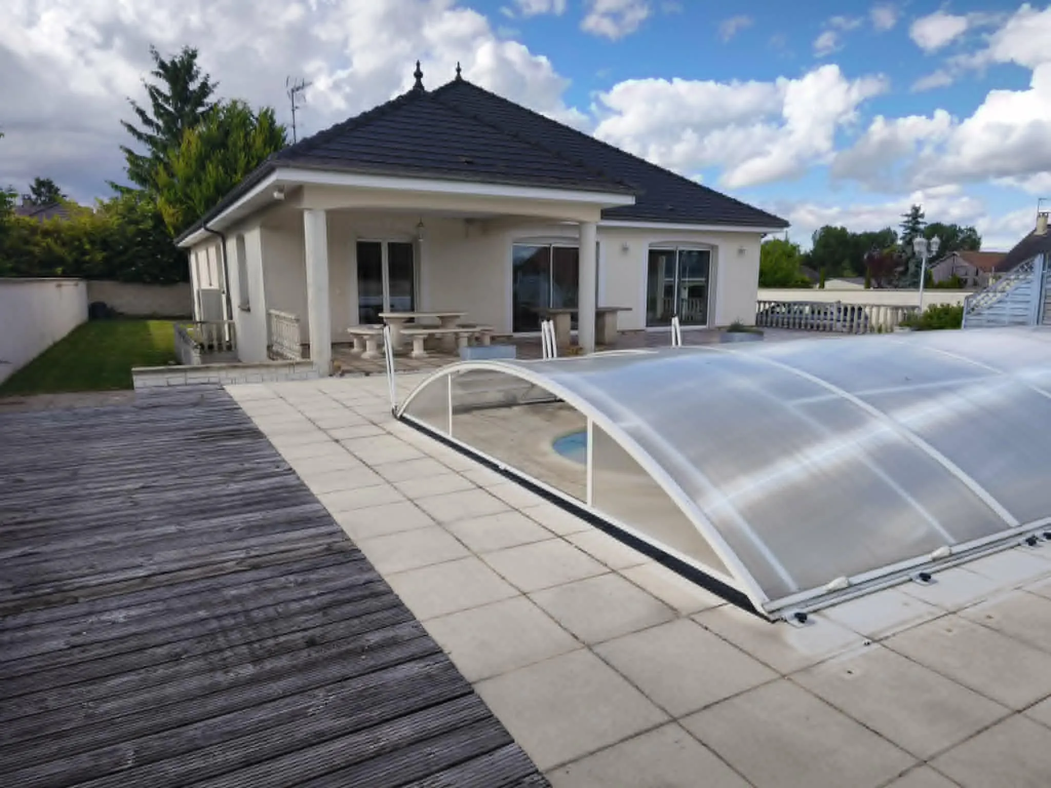 Maison familiale avec piscine et jardin à Saint-Mesmin près de Troyes