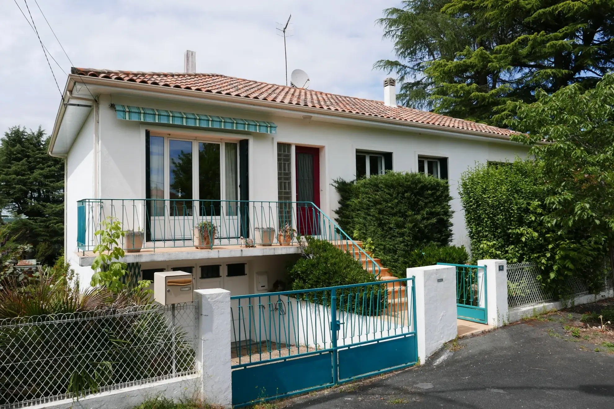 Maison 5 chambres avec grand sous-sol à Mussidan — Résidentiel et calme