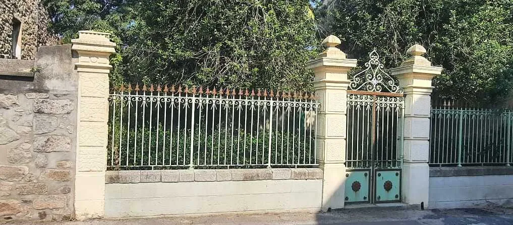 Maison de village à Saint-Laurent-de-Cerdans avec potentiel exceptionnel