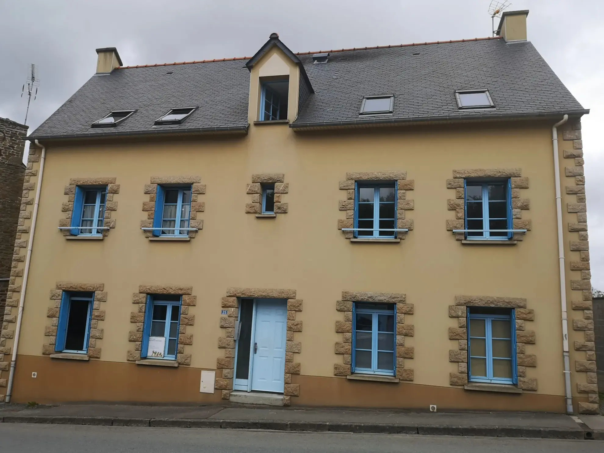 Appartement 3 pièces à vendre à Châteauneuf-d'Ille-et-Vilaine avec parking et locataire en place