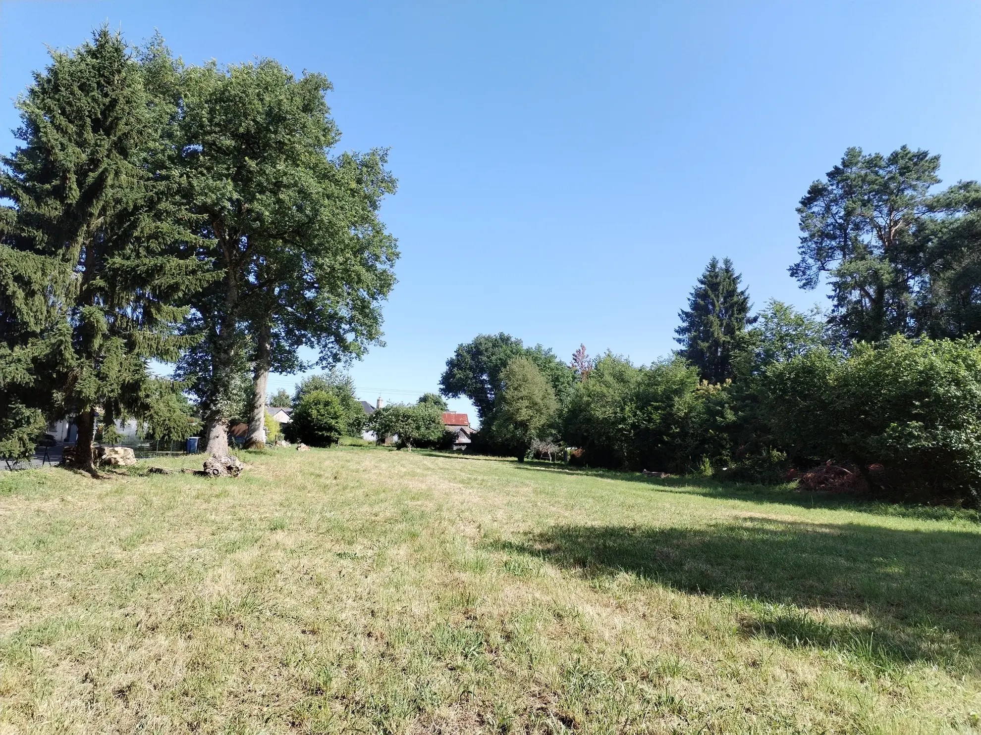 Terrain constructible à Livré-sur-Changeon avec permis pour 7 lots, opportunité rare
