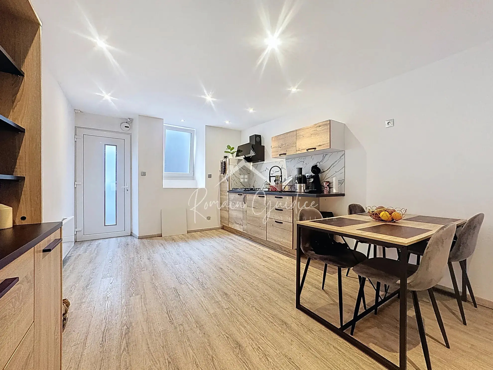 Maison de ville rénovée avec panneaux solaires à Saint-Georges-de-Luzençon 