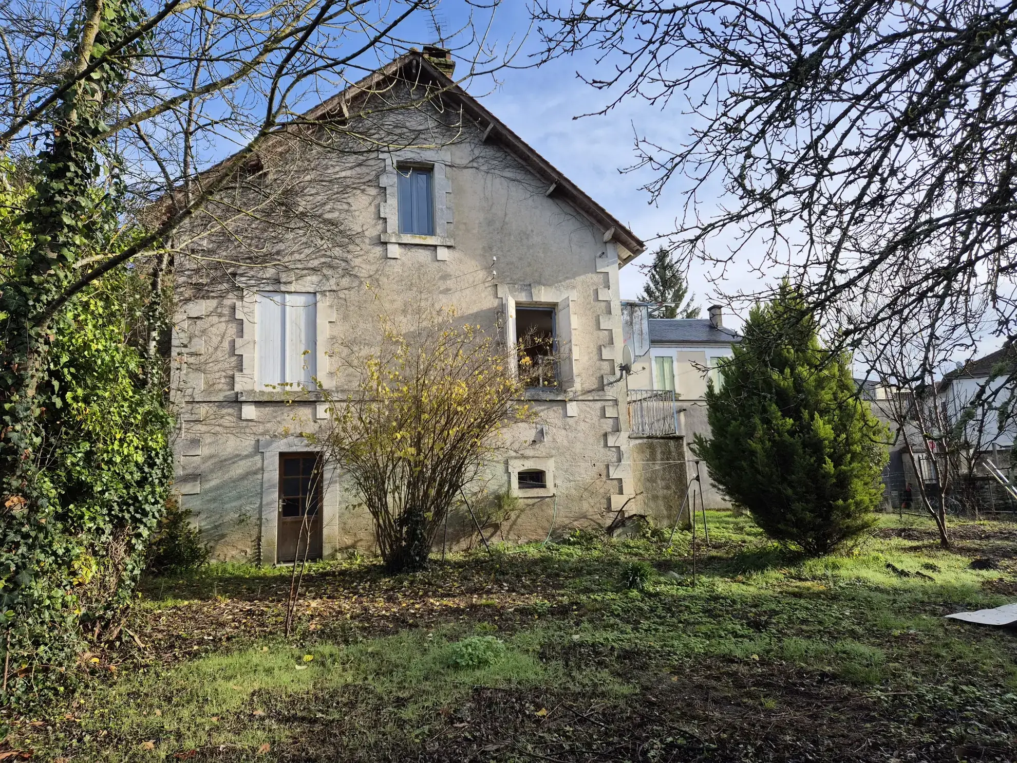 Maison à vendre de 107 m² avec local commercial à Lisle - Secteur dynamique