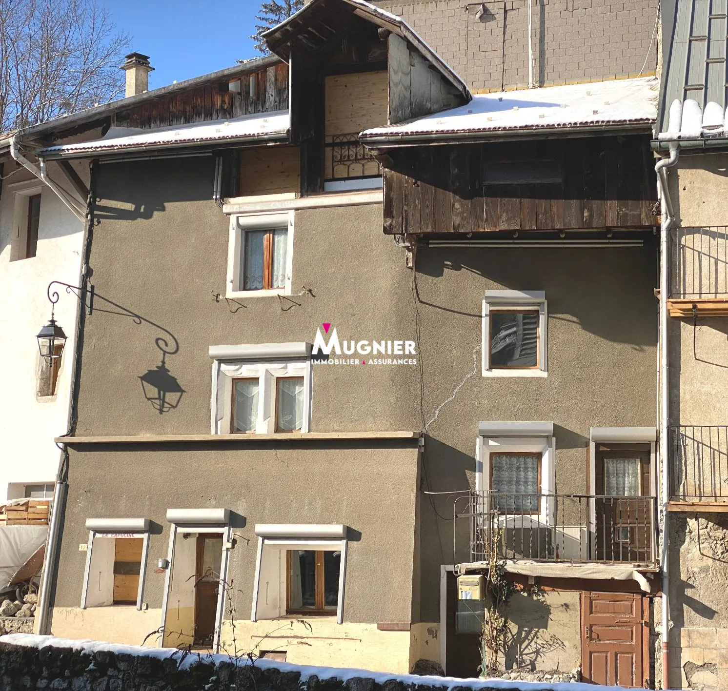 Maison à rénover avec terrasse dans la vieille ville de Taninges