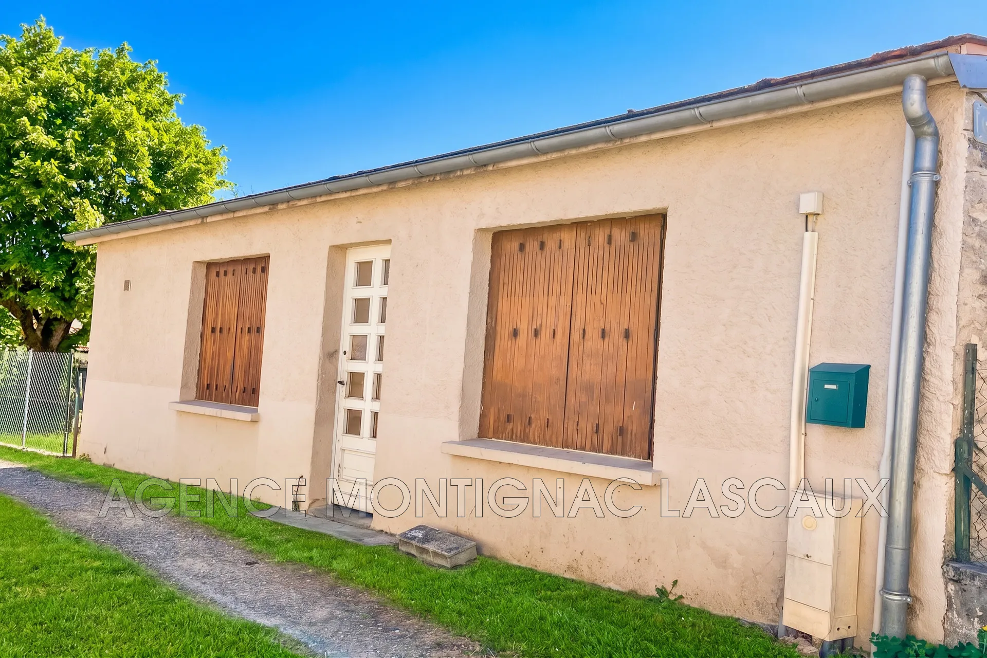 Petite maison de 32 m² à vendre en centre-ville de Montignac-Lascaux