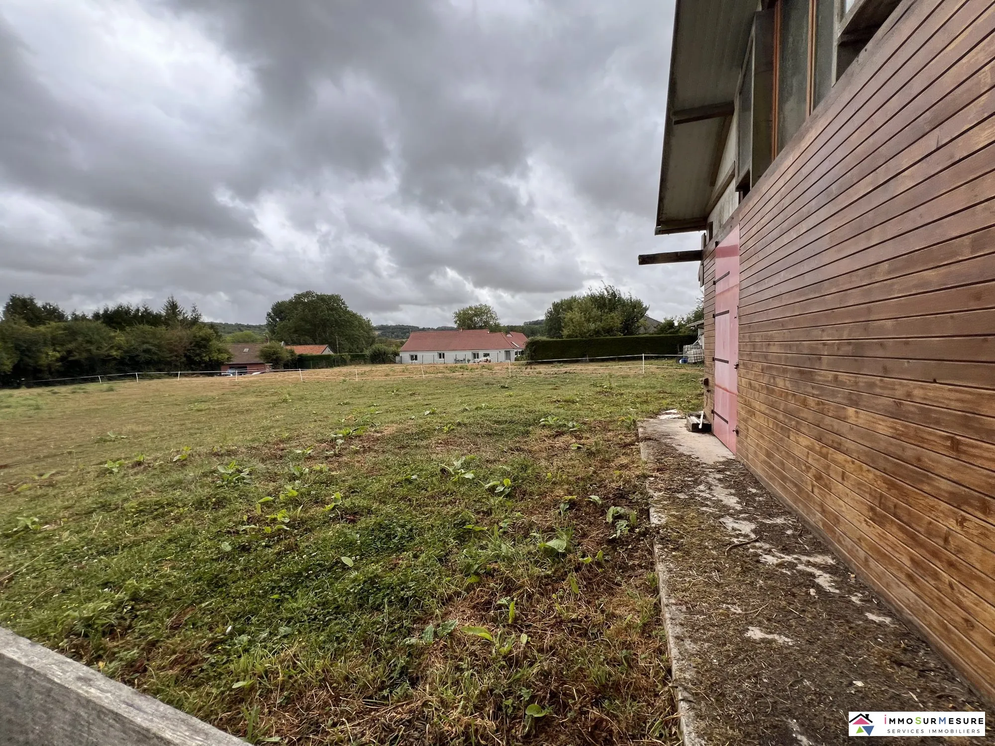 Terrain équestre de 4067 m² avec zone constructible à Bours - Idéal projet animalier
