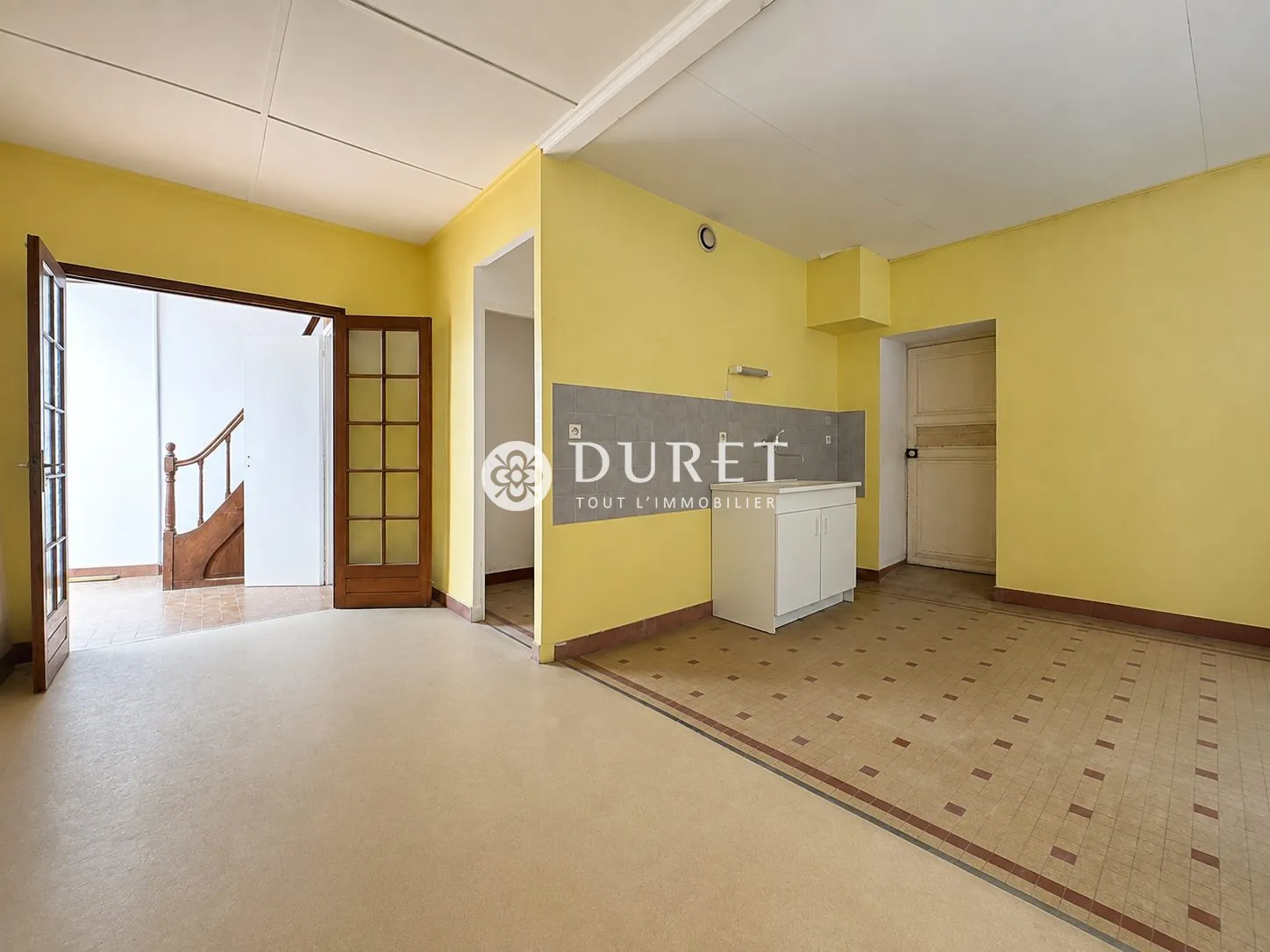 Maison à rénover avec 2 chambres au centre de La Garnache - Opportunité d'investissement 