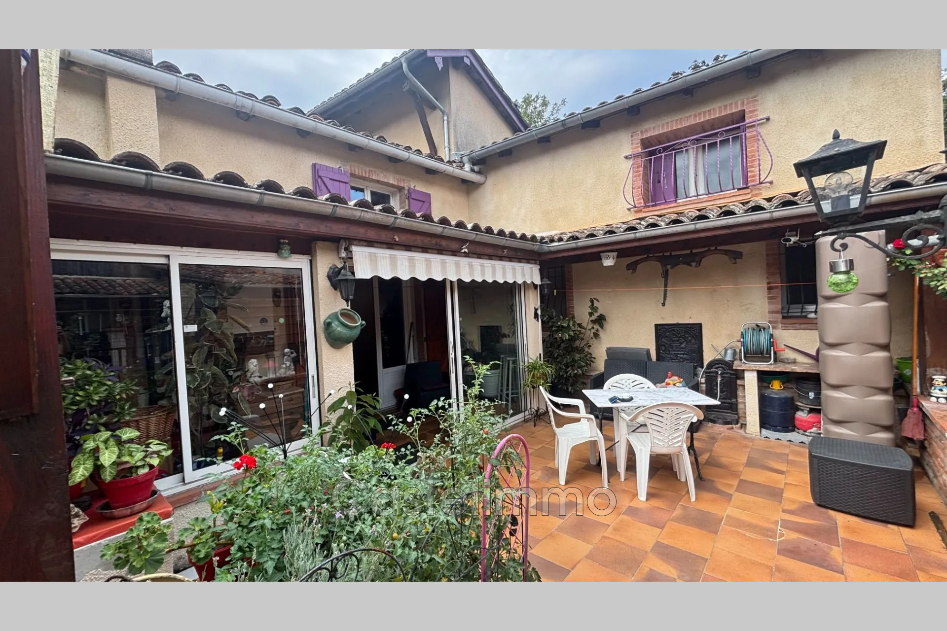 À vendre maison de village de 191 m² proche Montech avec 3 chambres, véranda et cour intérieure
