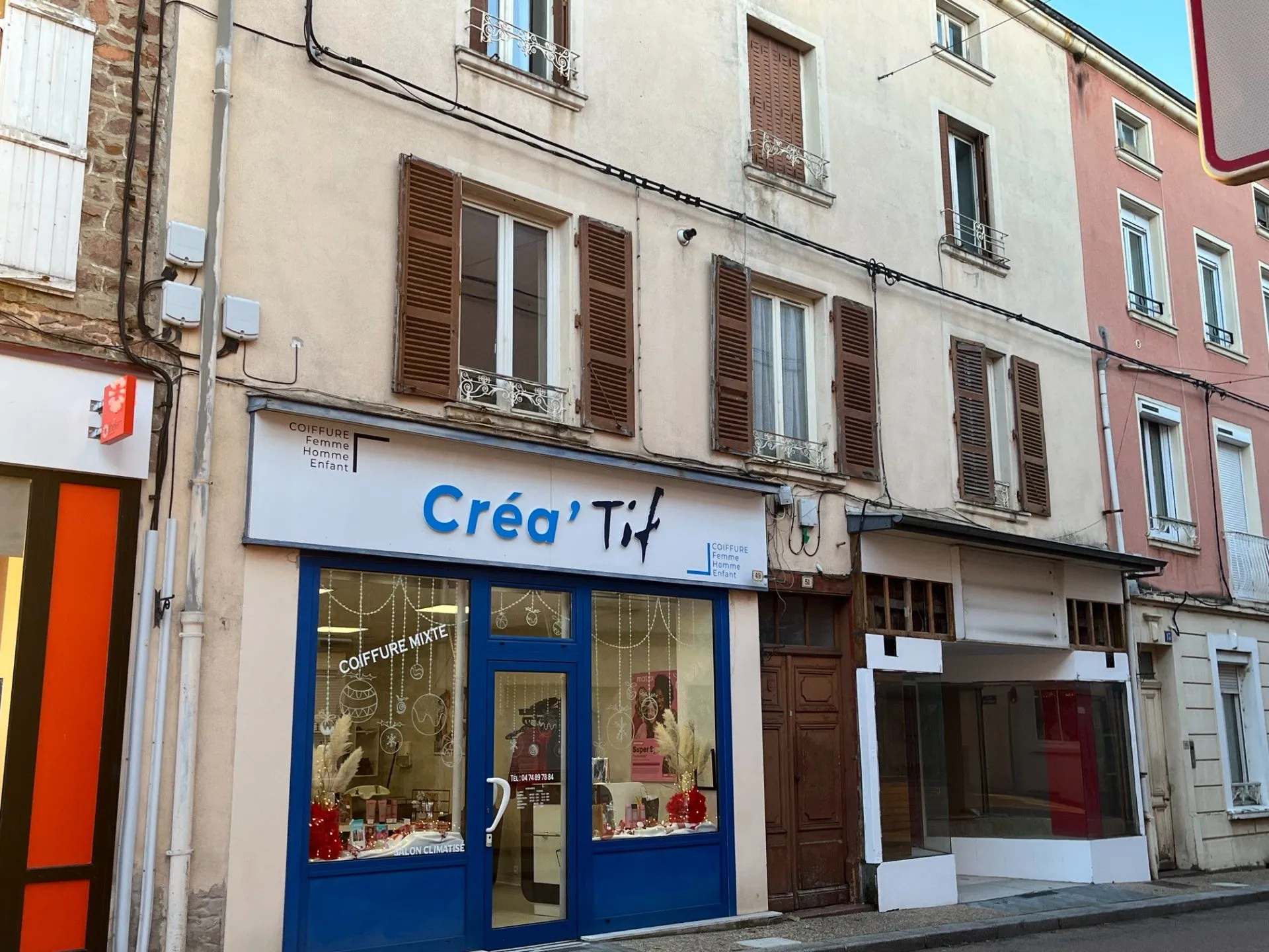 Immeuble de rapport à rénover en centre-ville à Cours-la-Ville