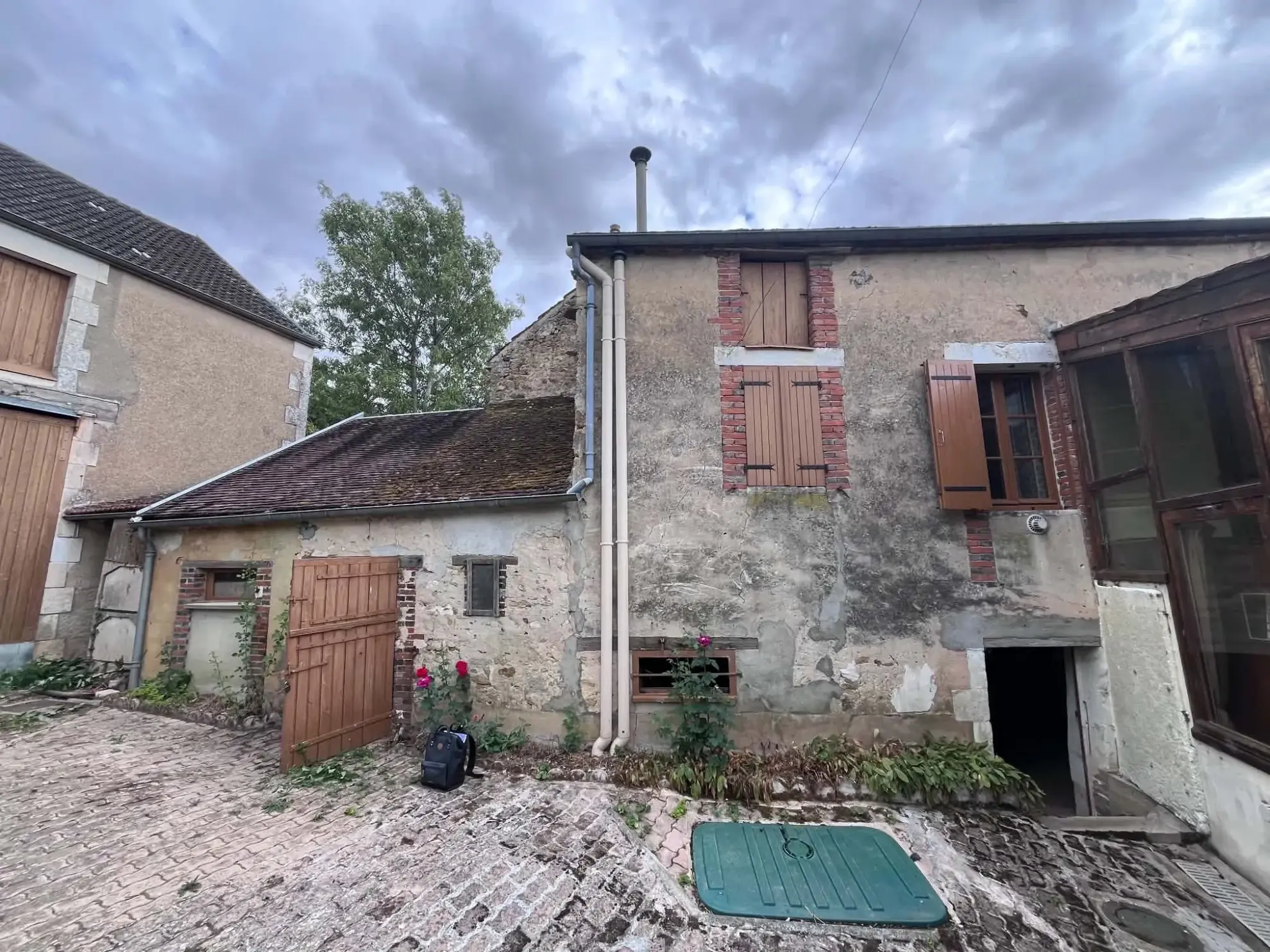 Maison à rénover à Venoy, proche d'Auxerre, avec grange et jardin, investissement ou rénovation