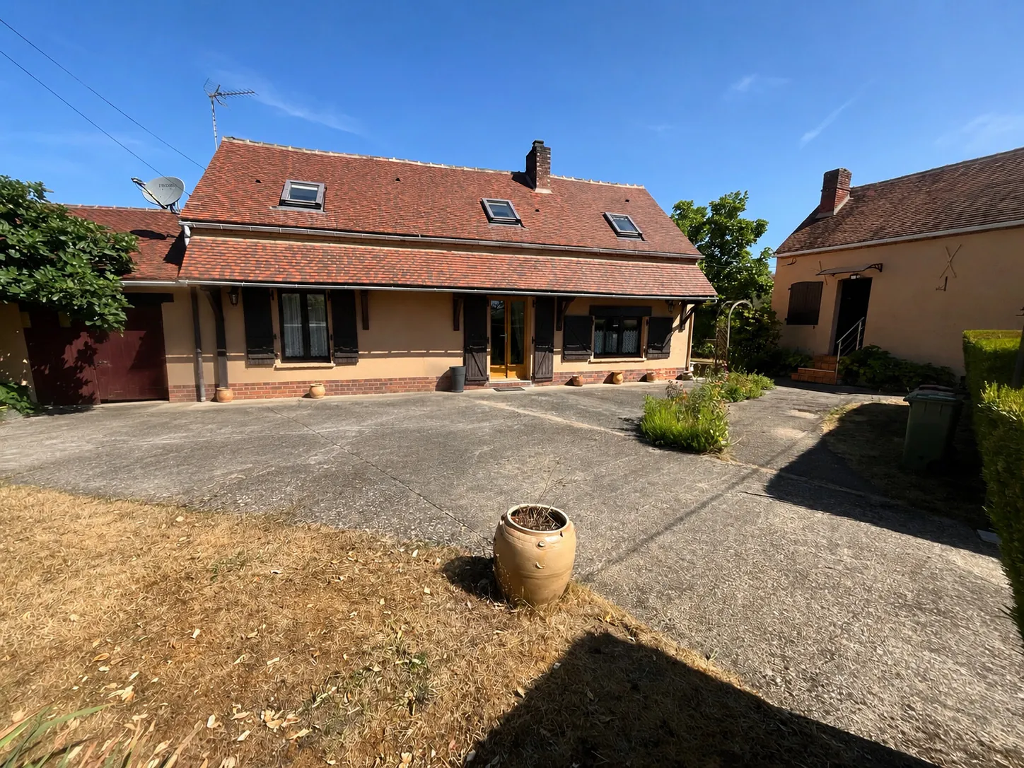 Maison avec dépendance et potentiel touristique à Treigny, Guédelon à proximité