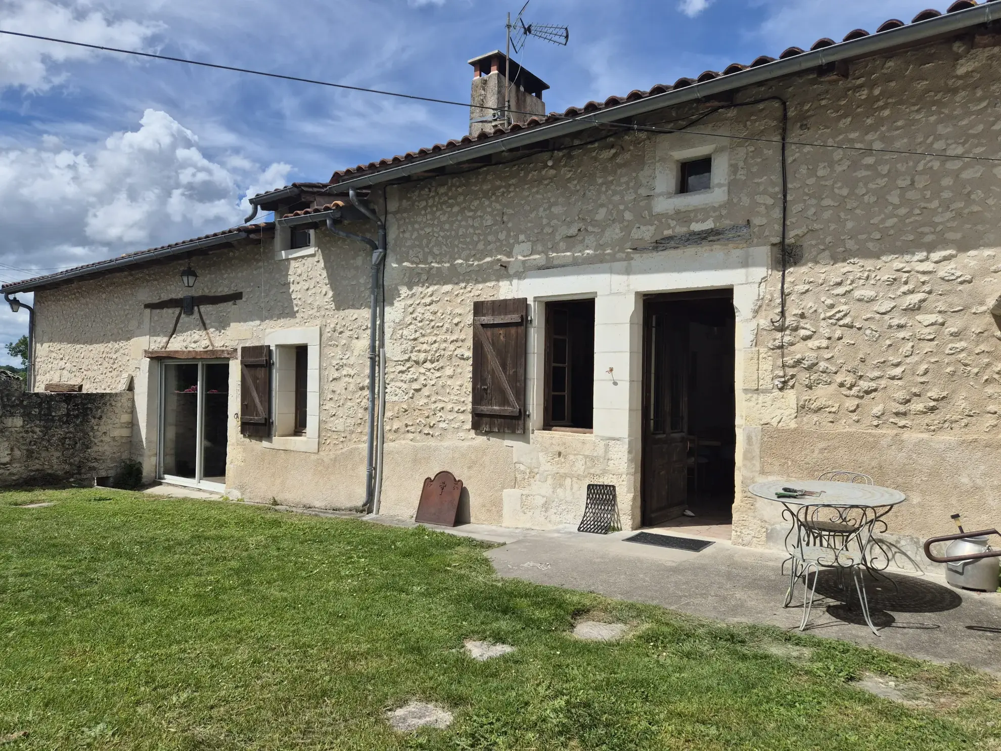 Maison en pierre avec piscine à Montagrier - Calme, Vue dégagée, 4 chambres