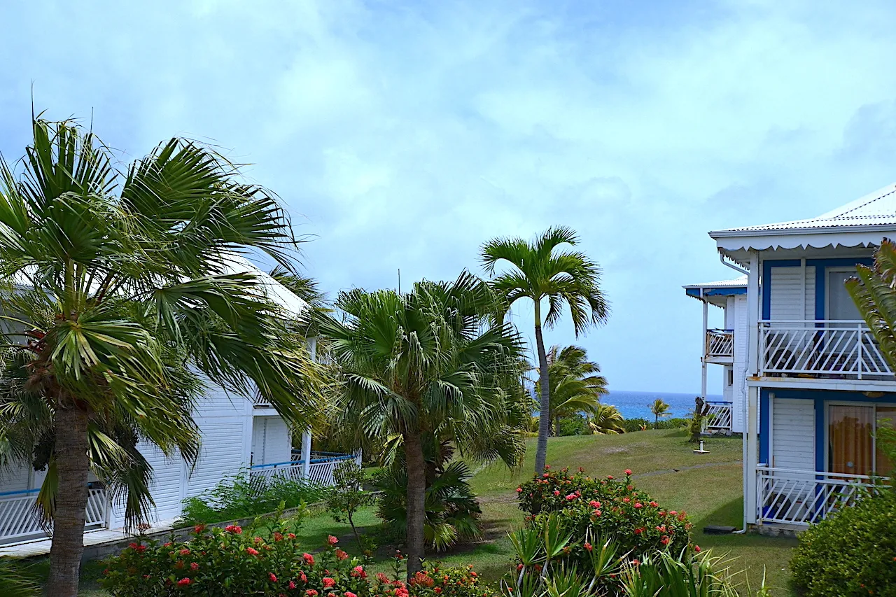 Studio en parfait état avec vue mer, meublé et sécurisé à St François