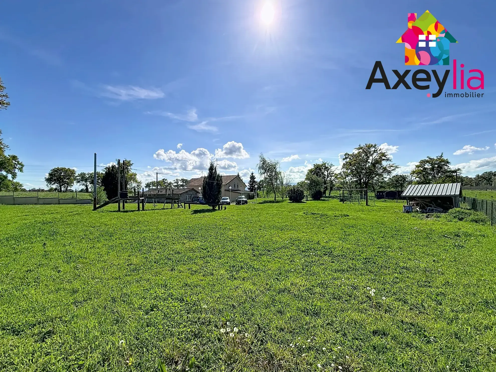 Maison de 225 m² avec 4 chambres, grand terrain et vue imprenable à Vougy
