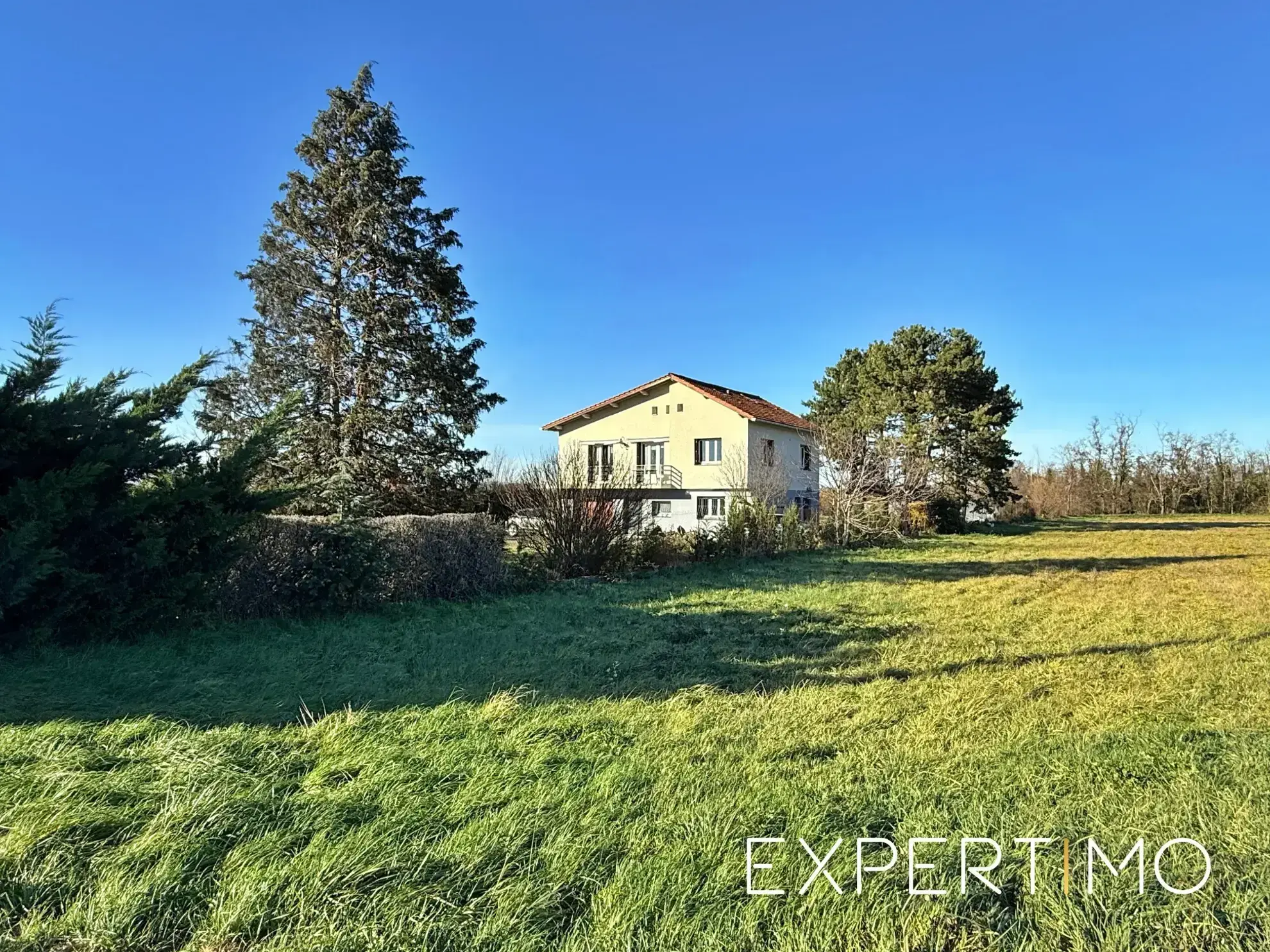 Grande maison familiale sans voisin avec terrain de 3595 m² à Mur-sur-Allier