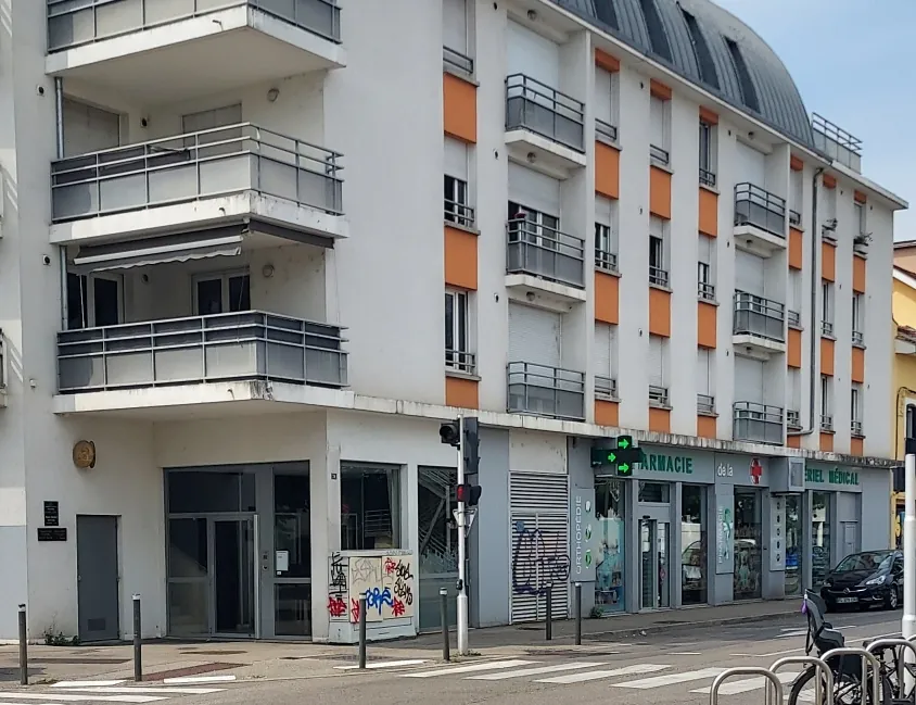 Appartement T3 à St Martin d'Hères avec terrasse, parking et vue sur la nature