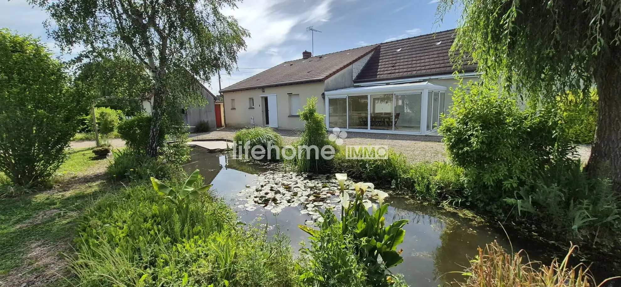 Maison familiale rénovée de 132 m² à Buzançais avec jardin et garage