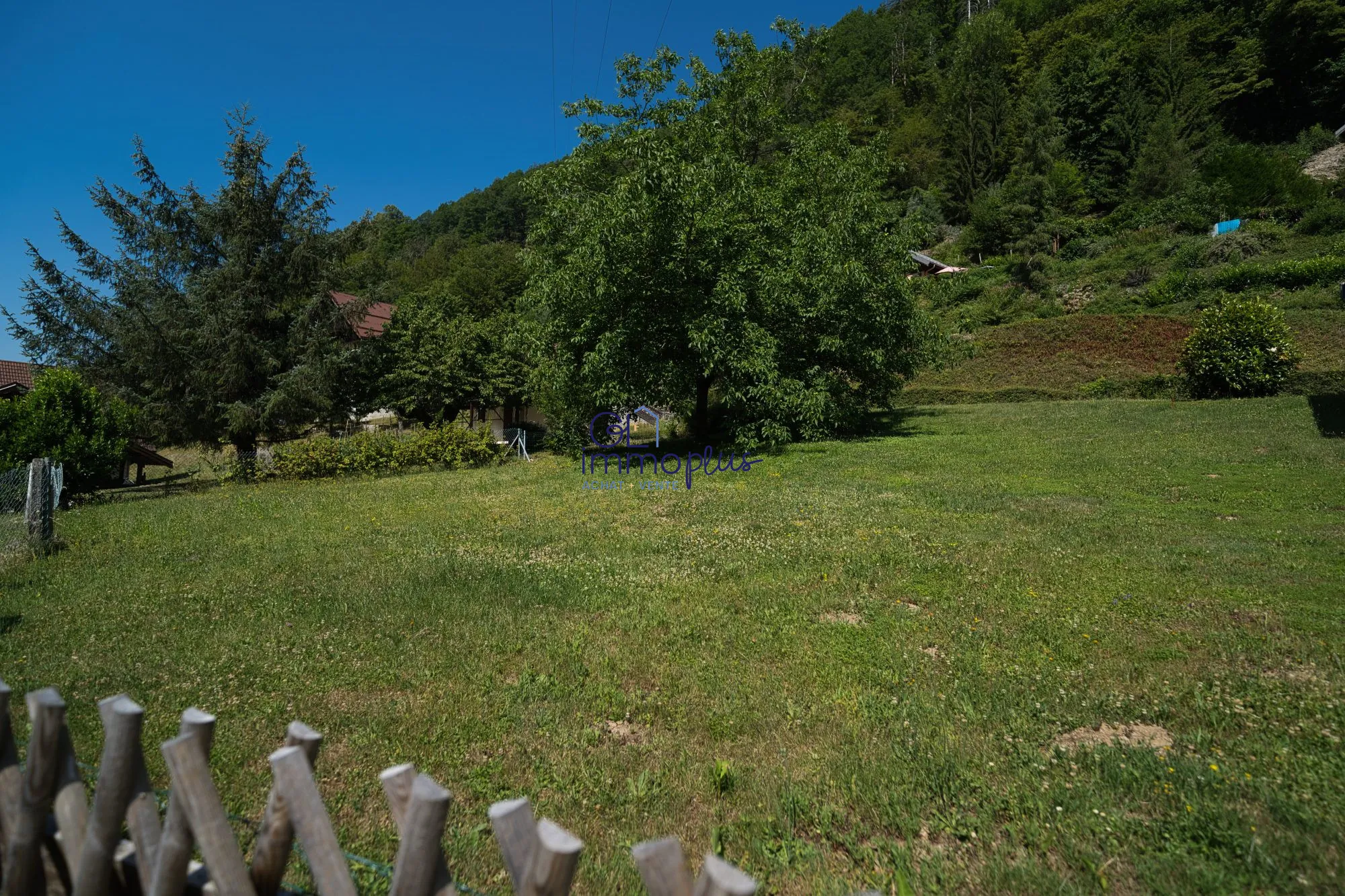 Terrain constructible de 514 m² à Queige, Beaufortain - Vue montagne