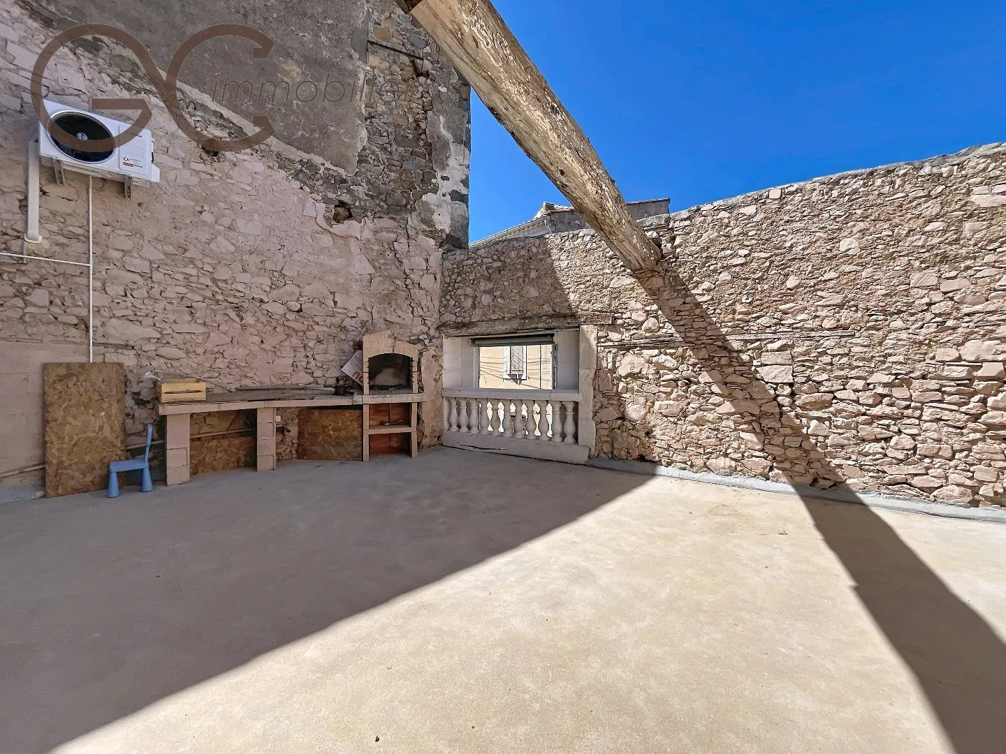 Maison de village avec 5 chambres, terrasse et grand garage à Babeau Bouldoux