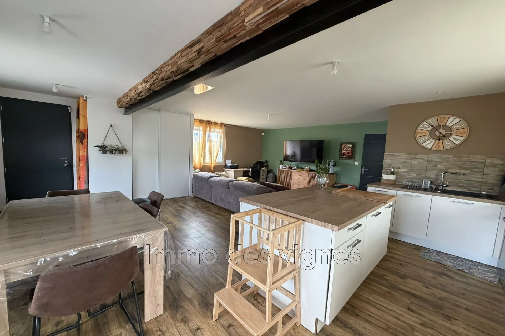 Maison à vendre à Ambès avec 2 chambres, véranda et dépendances - 764 m² de terrain 