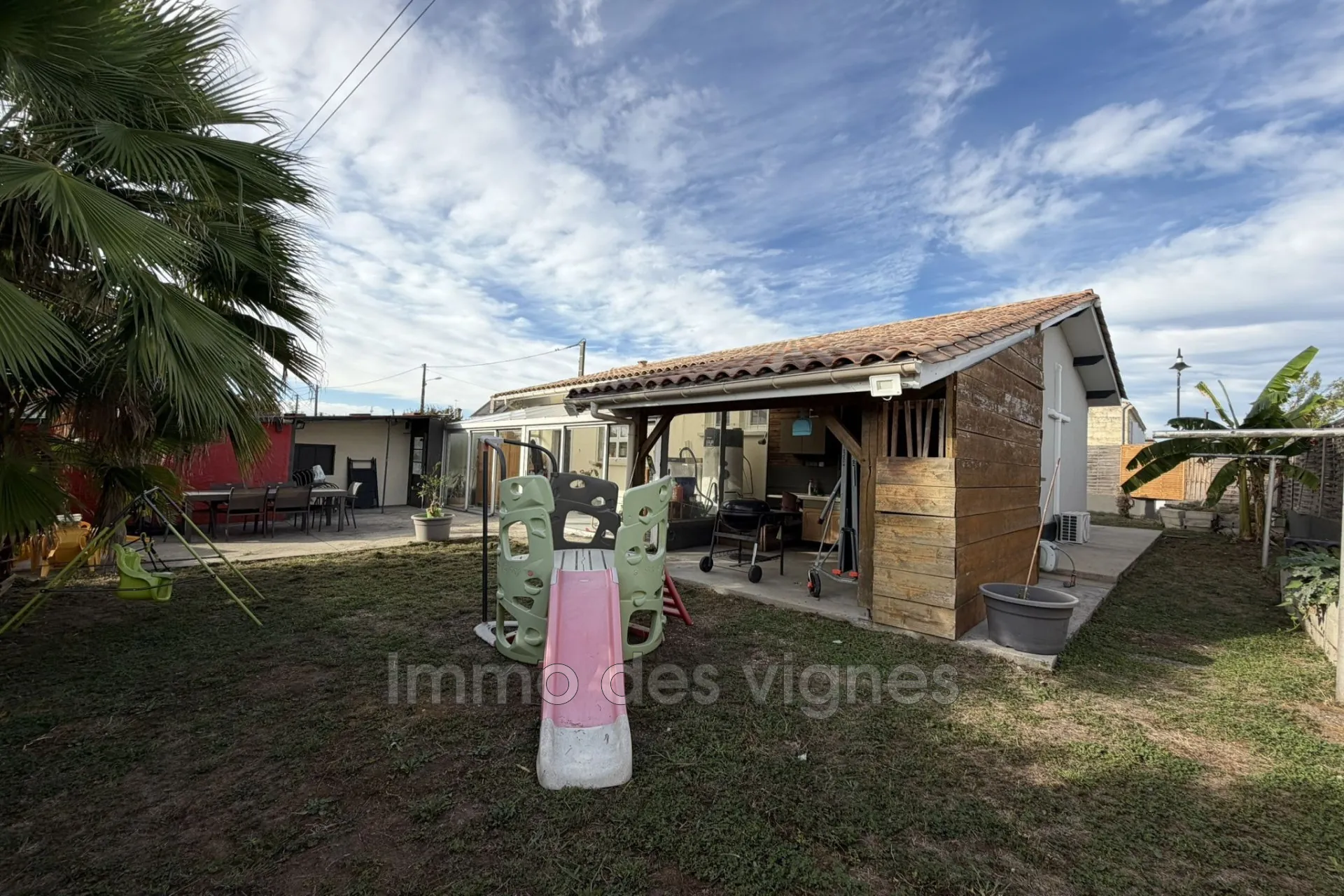 Maison à vendre à Ambès avec 2 chambres, véranda et dépendances - 764 m² de terrain 