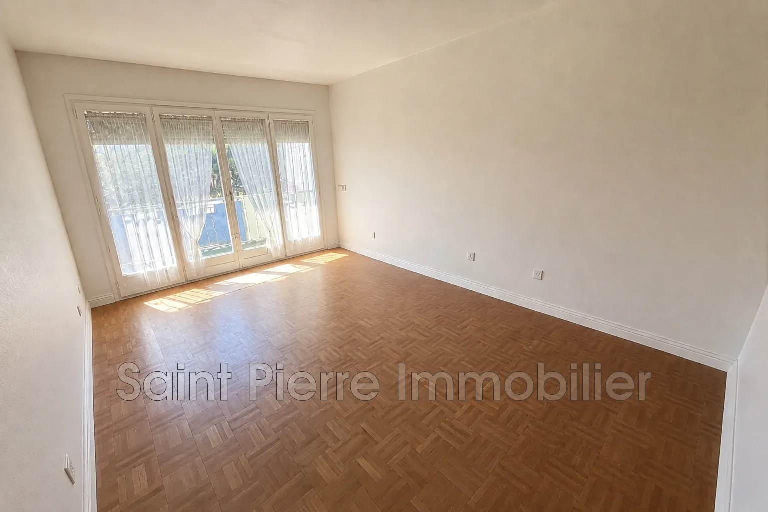 Appartement traversant avec vue mer à Cagnes-sur-Mer en vente 