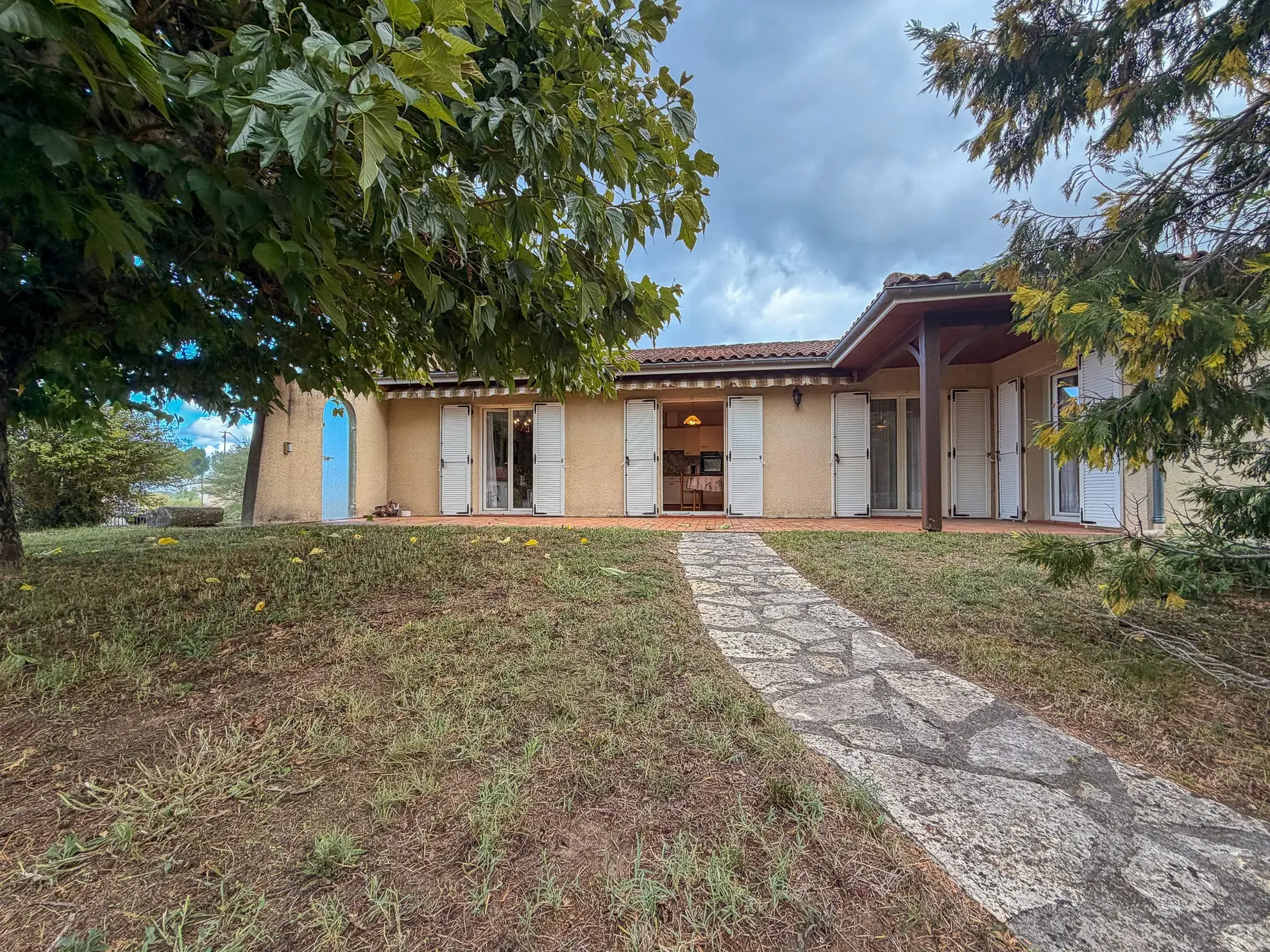Maison de plain-pied avec jardin et garages à Libourne - Opportunité à saisir