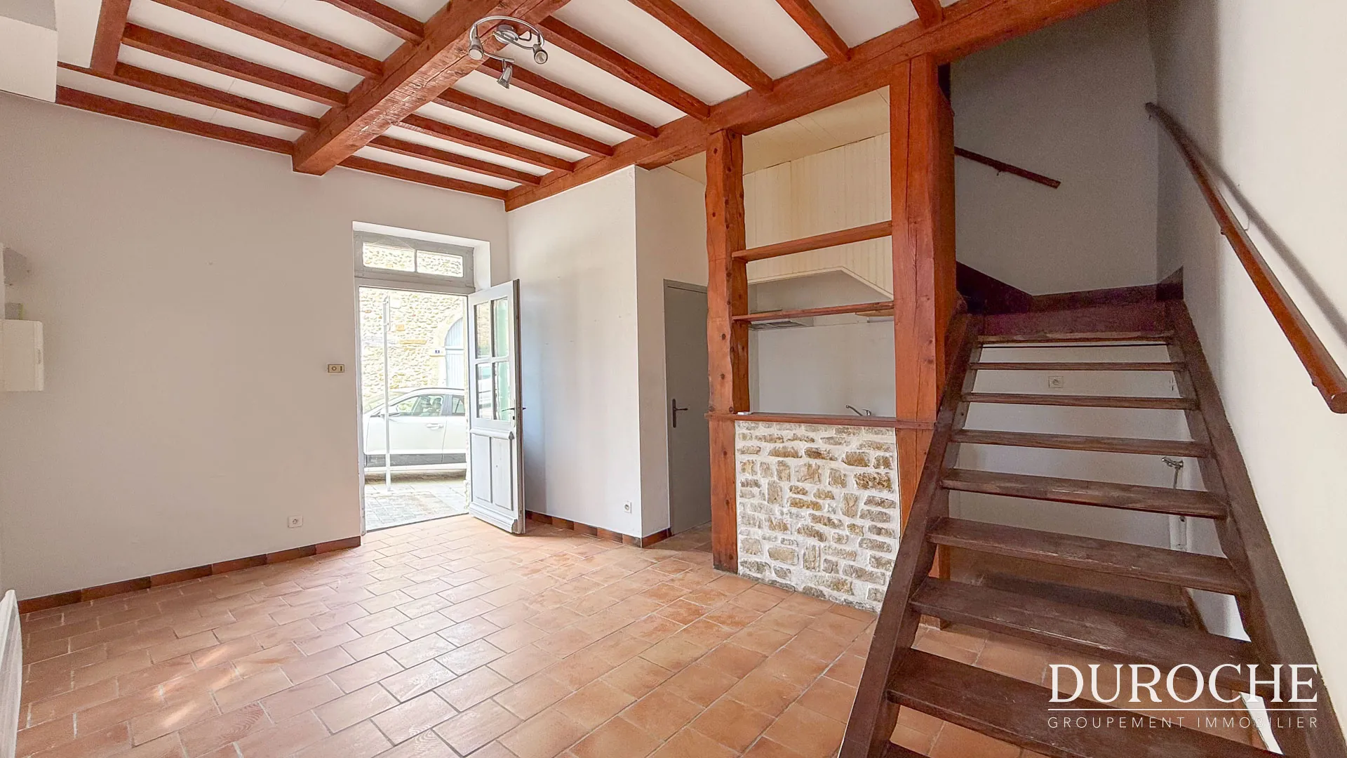 Charmante maison de village avec cave et grenier à Valréas, centre historique