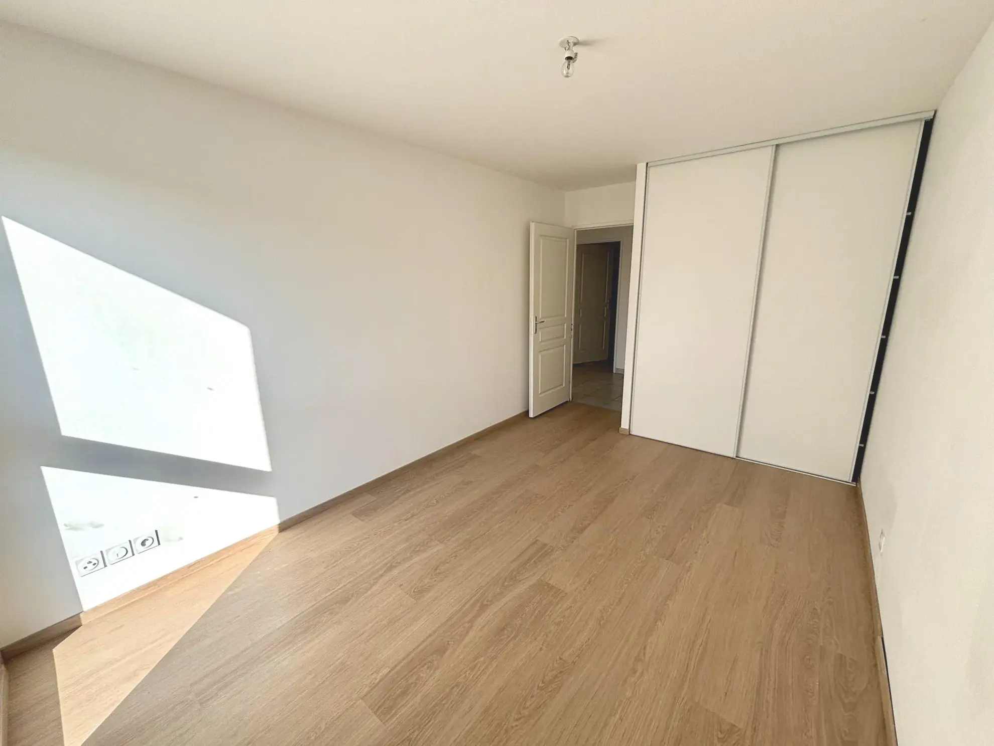 Appartement T3 récent avec terrasse à vendre à Valence 