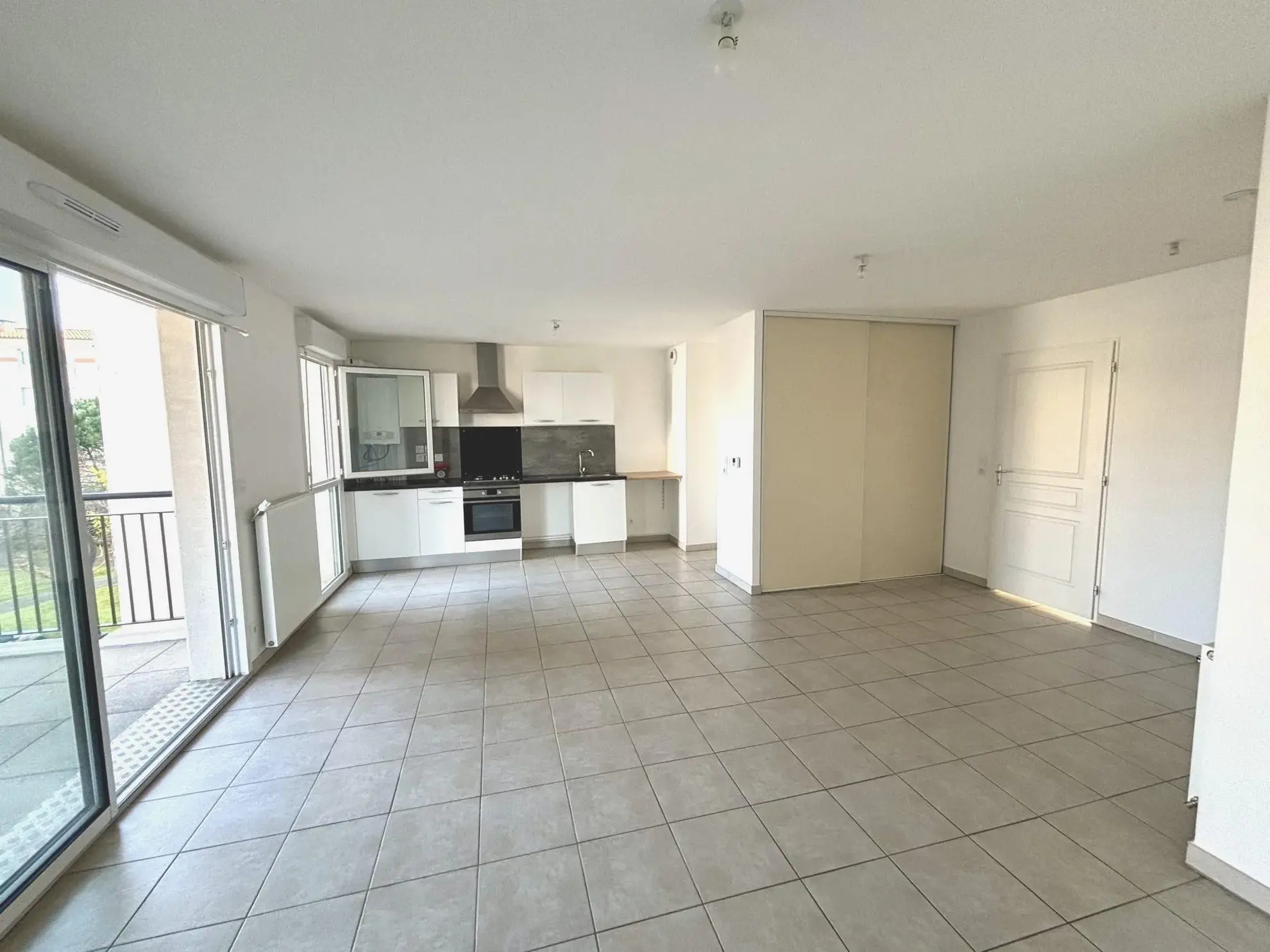 Appartement T3 récent avec terrasse à vendre à Valence 
