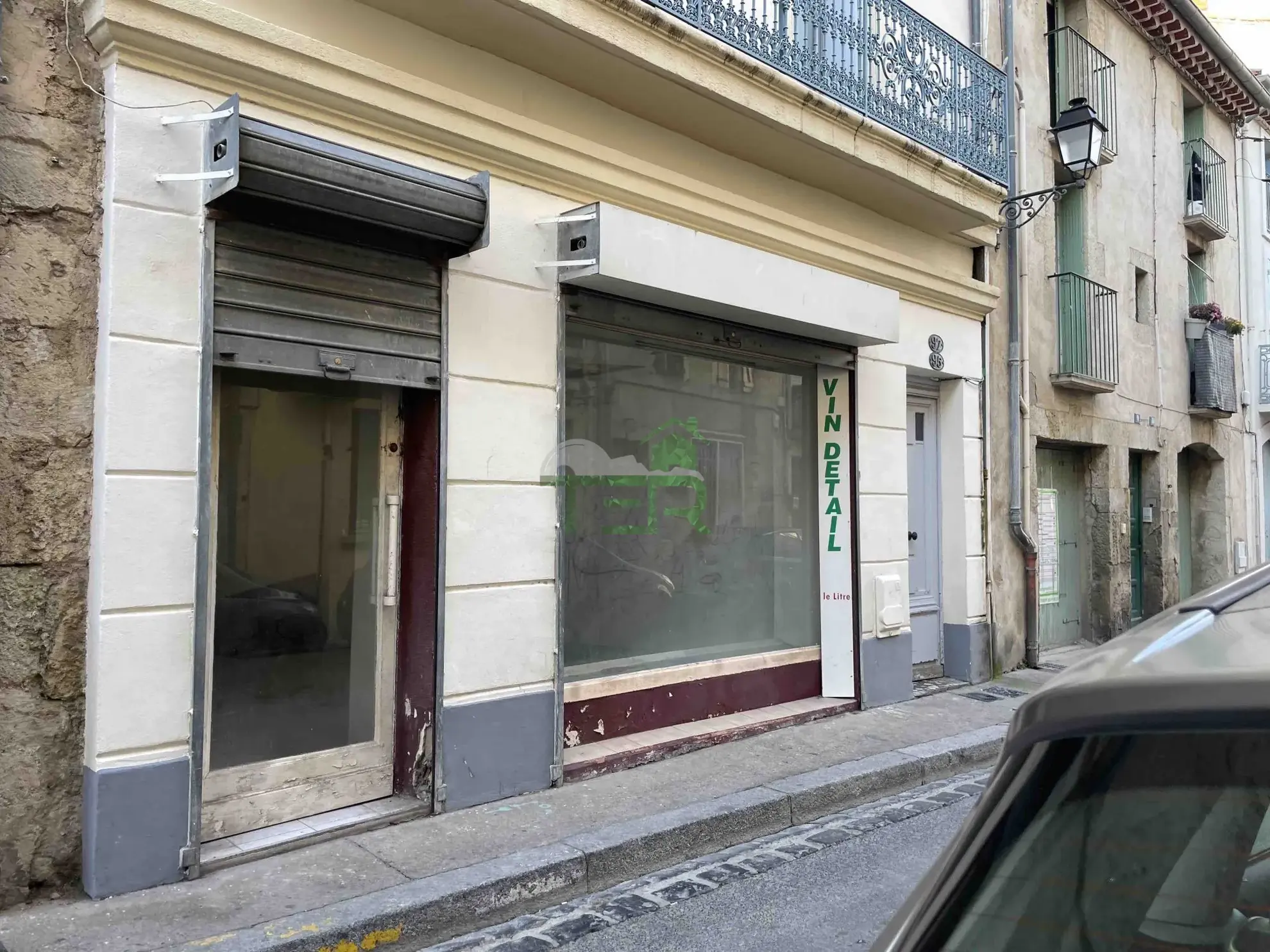Local commercial de 54 m² à Béziers Centre-ville à rénover avec cour privative