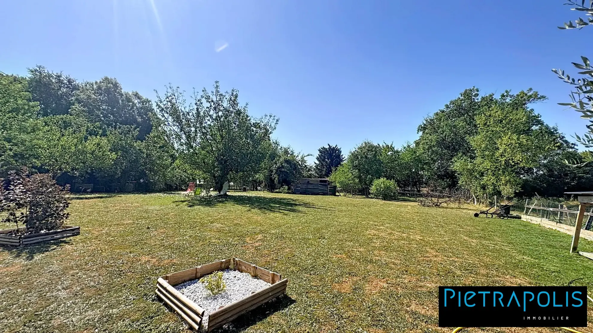 Terrain constructible de 907 m² viabilisé à Francheleins, idéal pour maison plain-pied