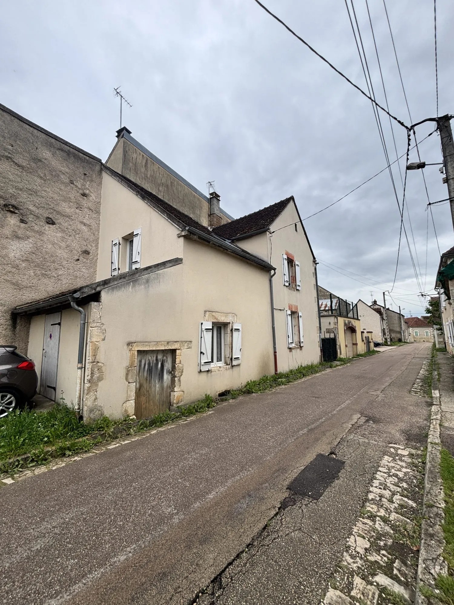 Maison ancienne de 78 m² à Vallan, idéale pour premier achat ou investissement