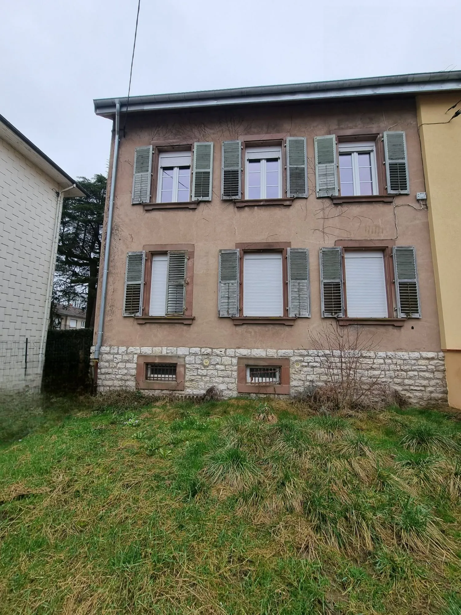Maison avec deux appartements loués à Sarrebourg – Opportunité d'investissement sûre
