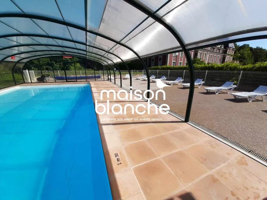 Investissement immobilier commercial à Maniquerville avec piscine et bonne performance énergétique 