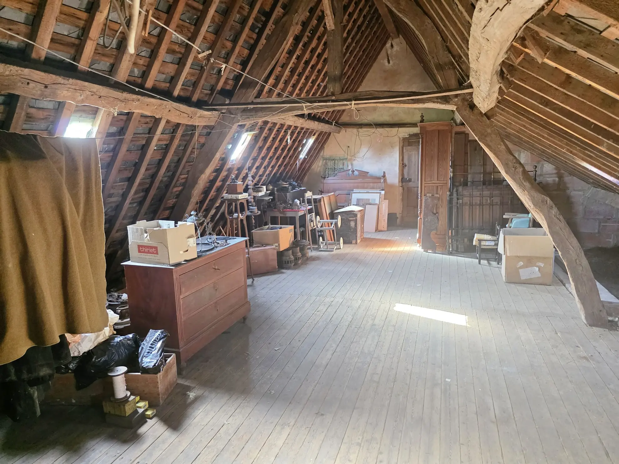 Maison de caractère à vendre près de Fécamp avec terrain et bâtisse en colombages 
