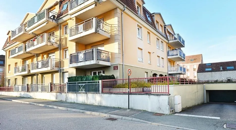 Charmant appartement T4 avec terrasse et garage à Belfort dans le quartier Brasse