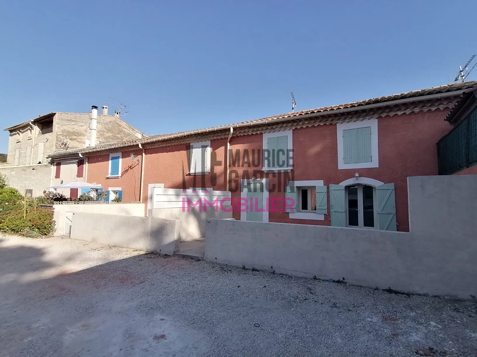 Maison à vendre à Caumont-sur-Durance avec 2 chambres, parking et terrasse