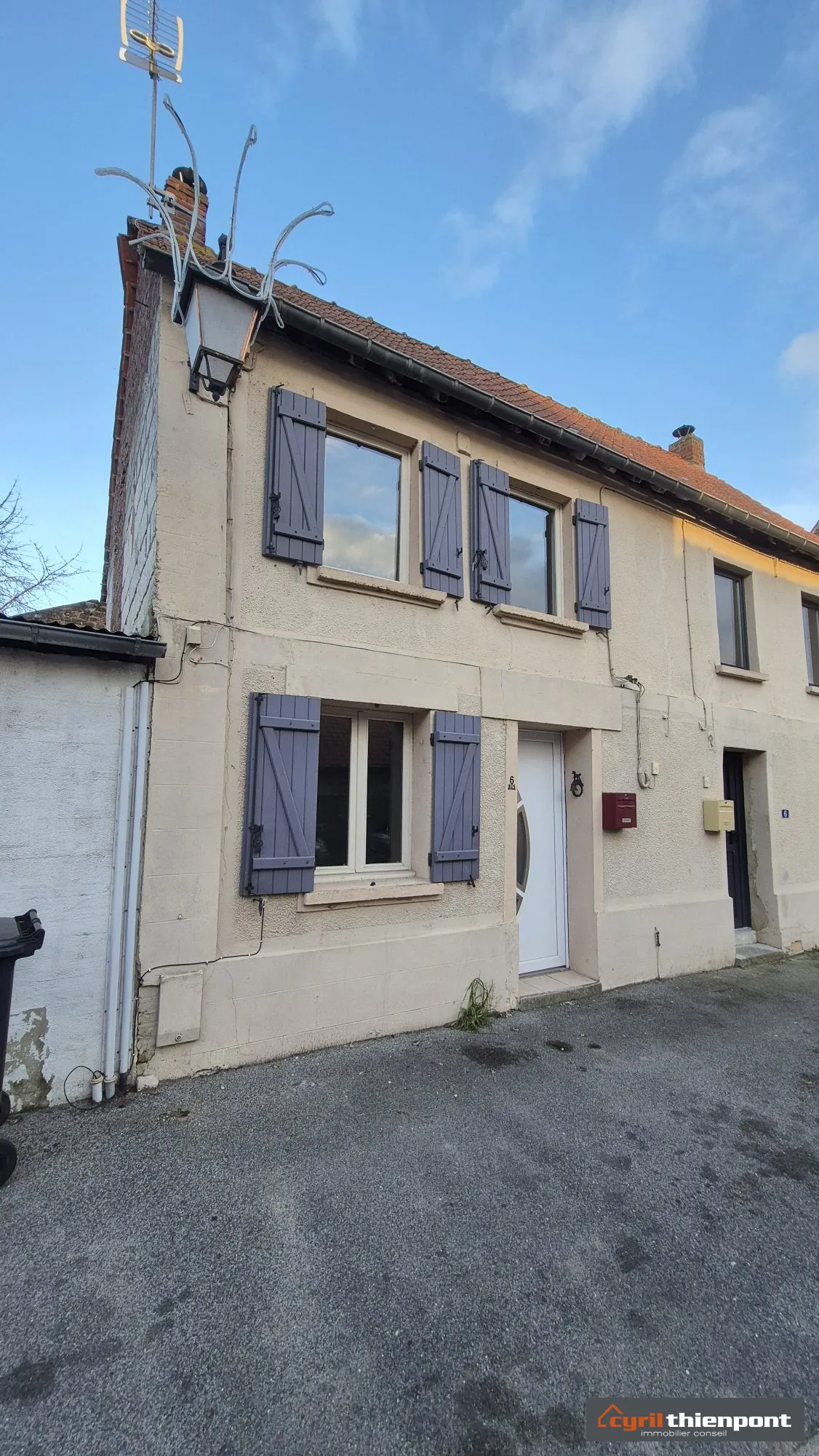 Maison à vendre à Pont-Remy de 55 m² avec 1 chambre, cour et emplacement central 