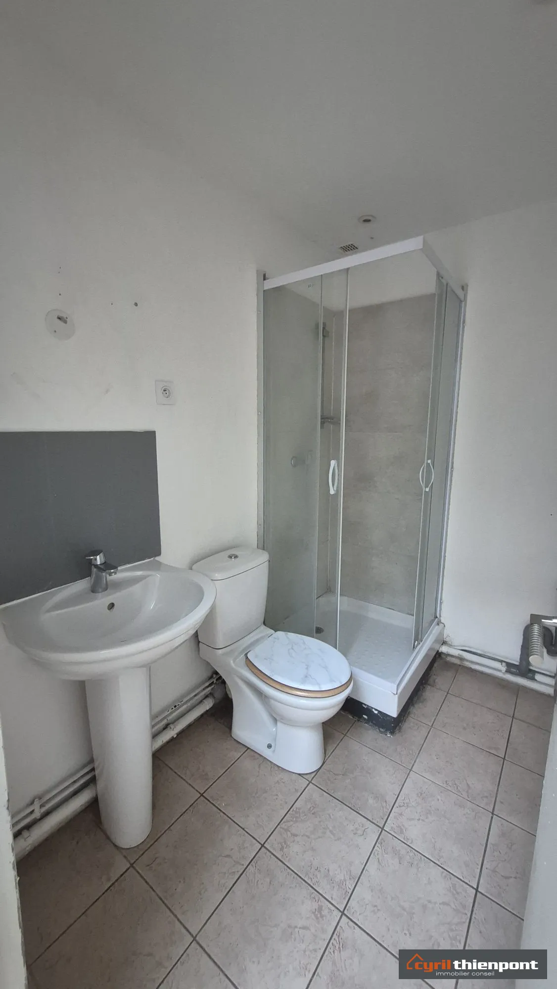 Maison à vendre à Pont-Remy de 55 m² avec 1 chambre, cour et emplacement central 