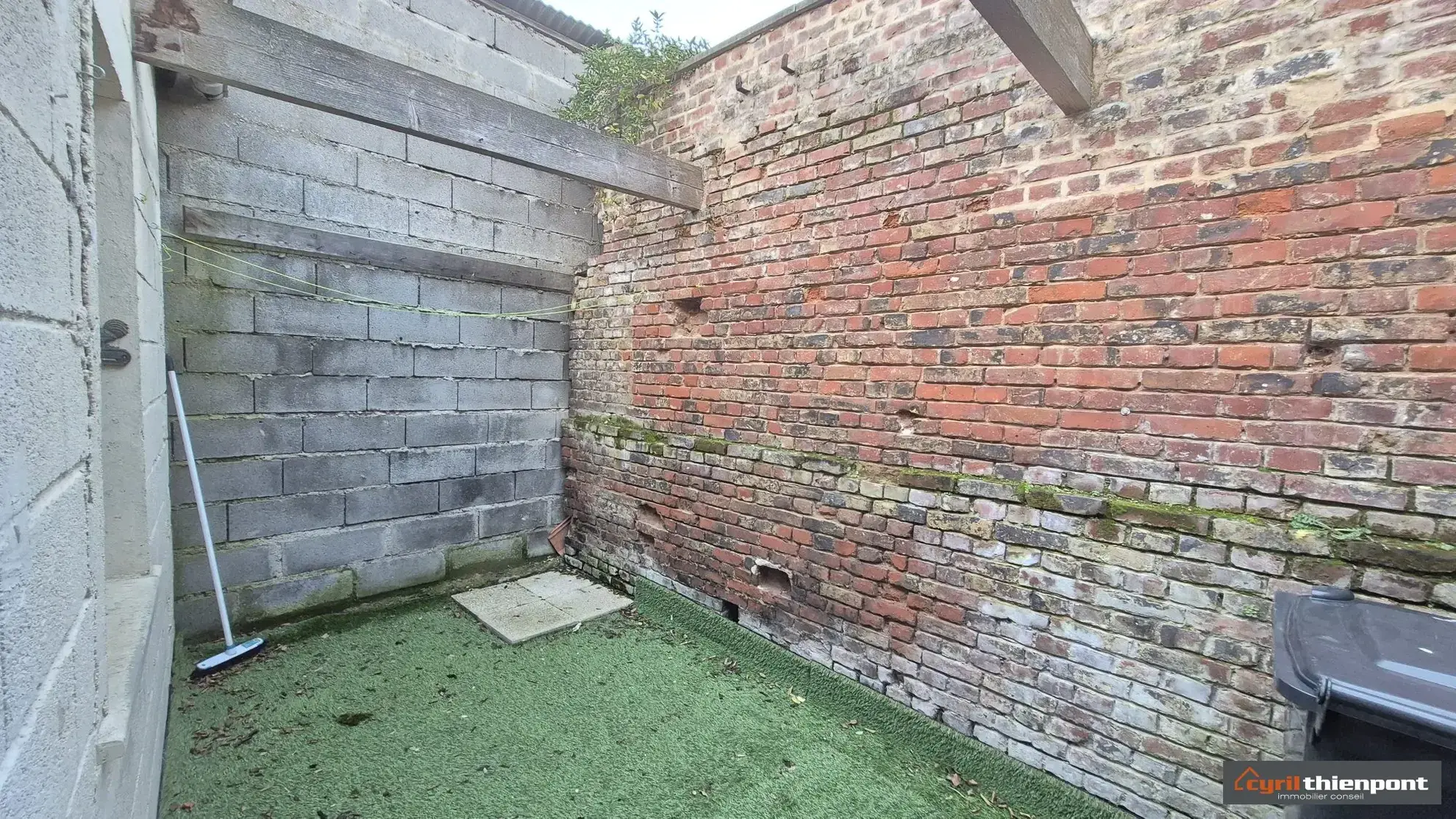 Maison à vendre à Pont-Remy de 55 m² avec 1 chambre, cour et emplacement central 