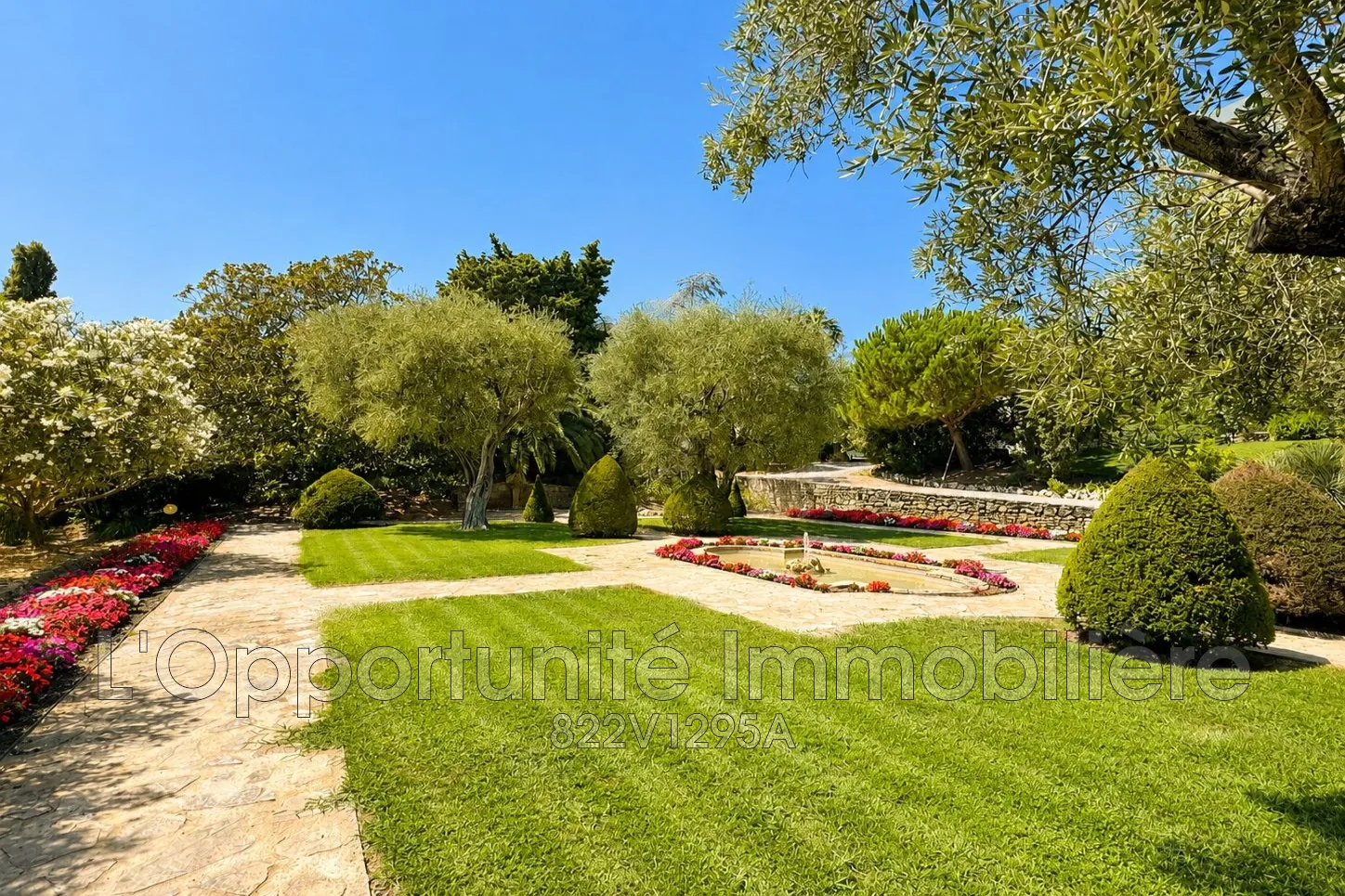 Studio en dernier étage avec terrasse dans résidence de standing à Cannes-la-Bocca 